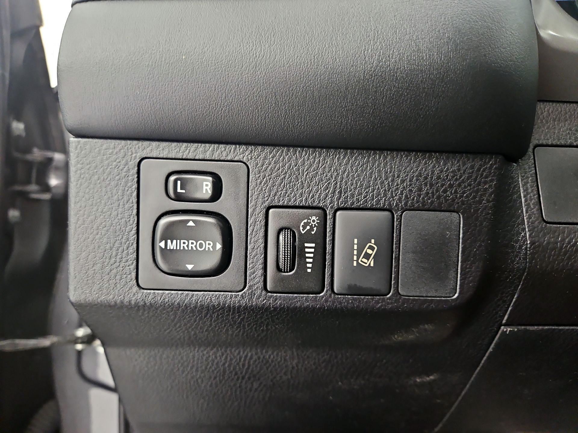 Thumbnail: 2016 Toyota RAV4 - 13
