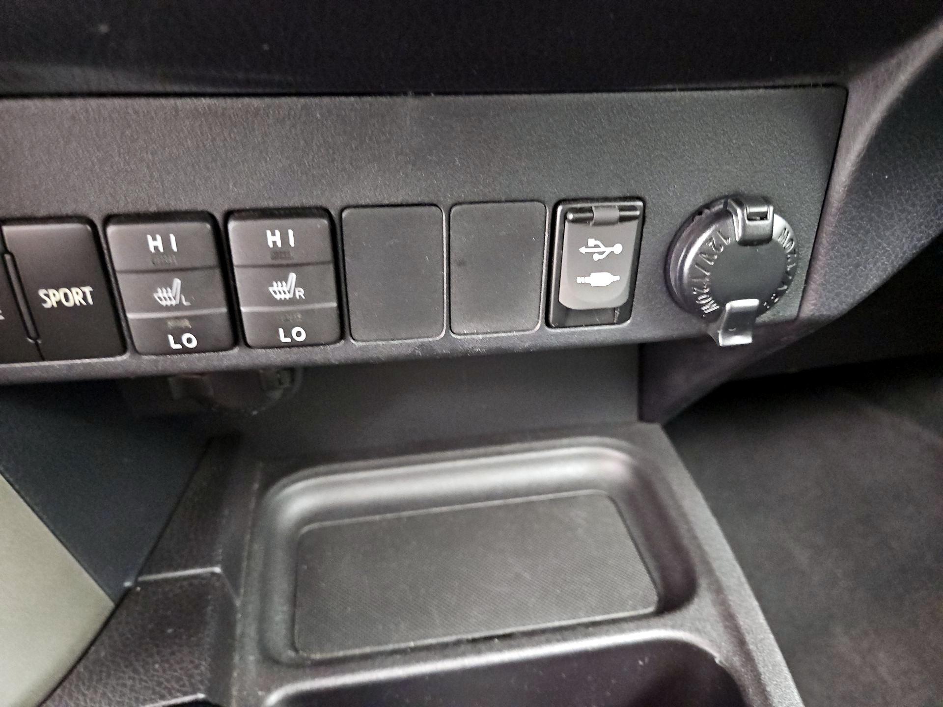 Thumbnail: 2016 Toyota RAV4 - 19