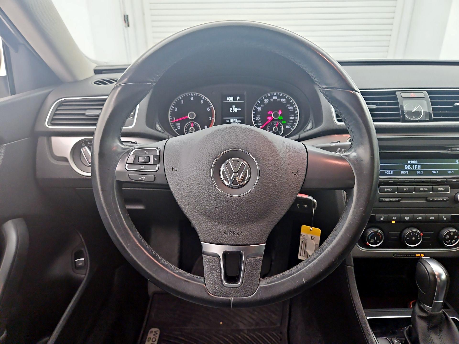 Thumbnail: 2014 Volkswagen Passat - 10
