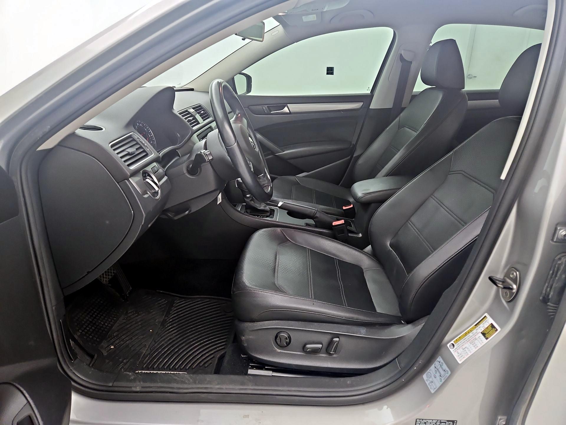 Thumbnail: 2014 Volkswagen Passat - 11