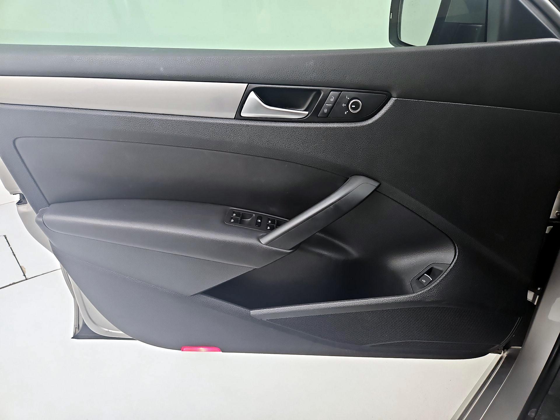 Thumbnail: 2014 Volkswagen Passat - 12