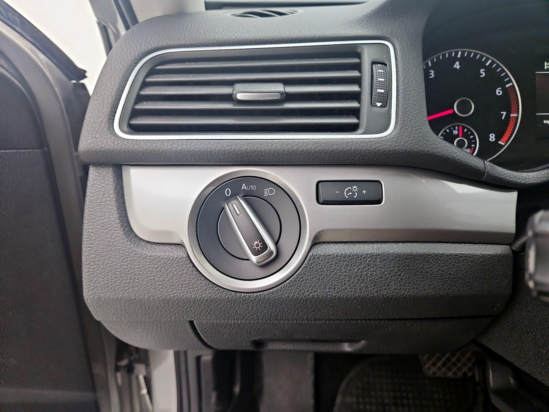 Thumbnail: 2014 Volkswagen Passat - 13