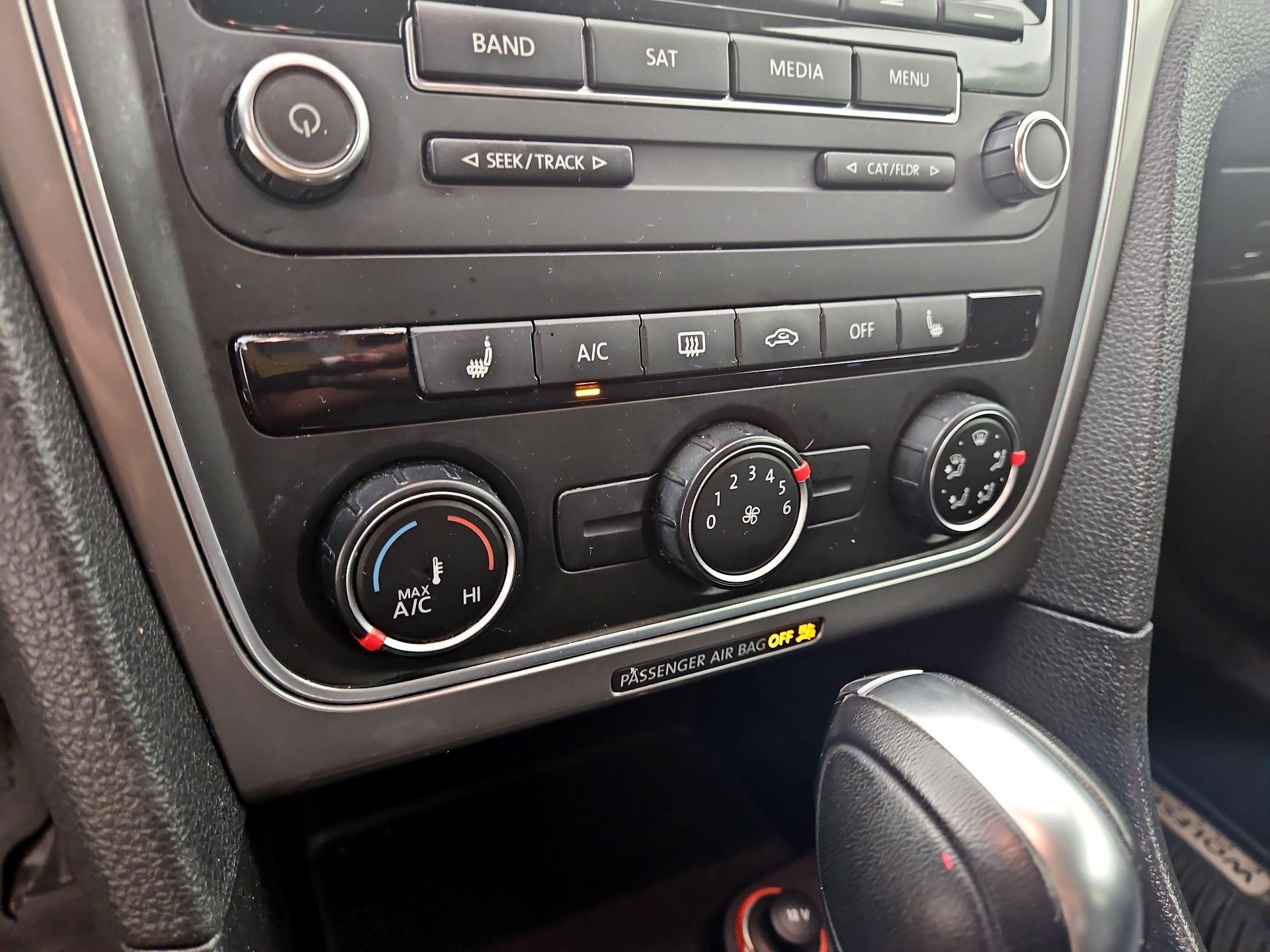 Thumbnail: 2014 Volkswagen Passat - 15
