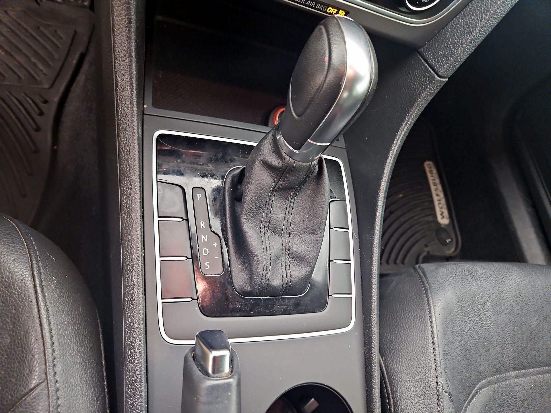 Thumbnail: 2014 Volkswagen Passat - 16