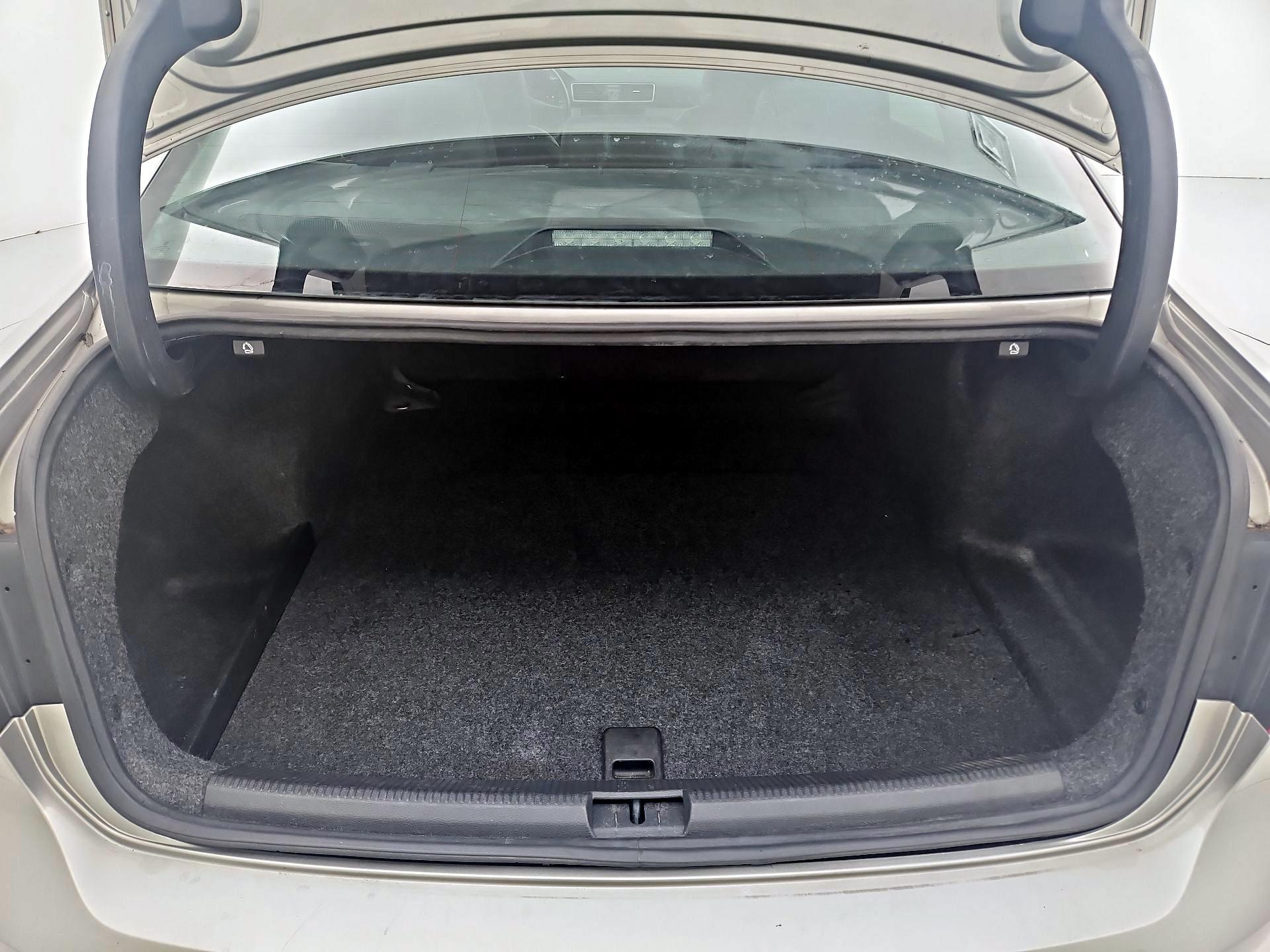 Thumbnail: 2014 Volkswagen Passat - 19