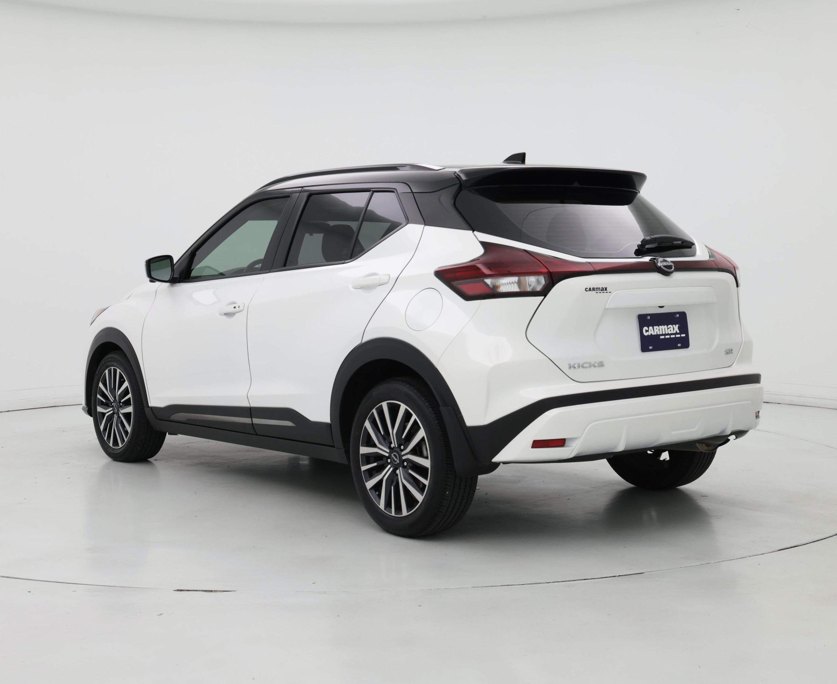 Thumbnail: 2023 Nissan Kicks - 2