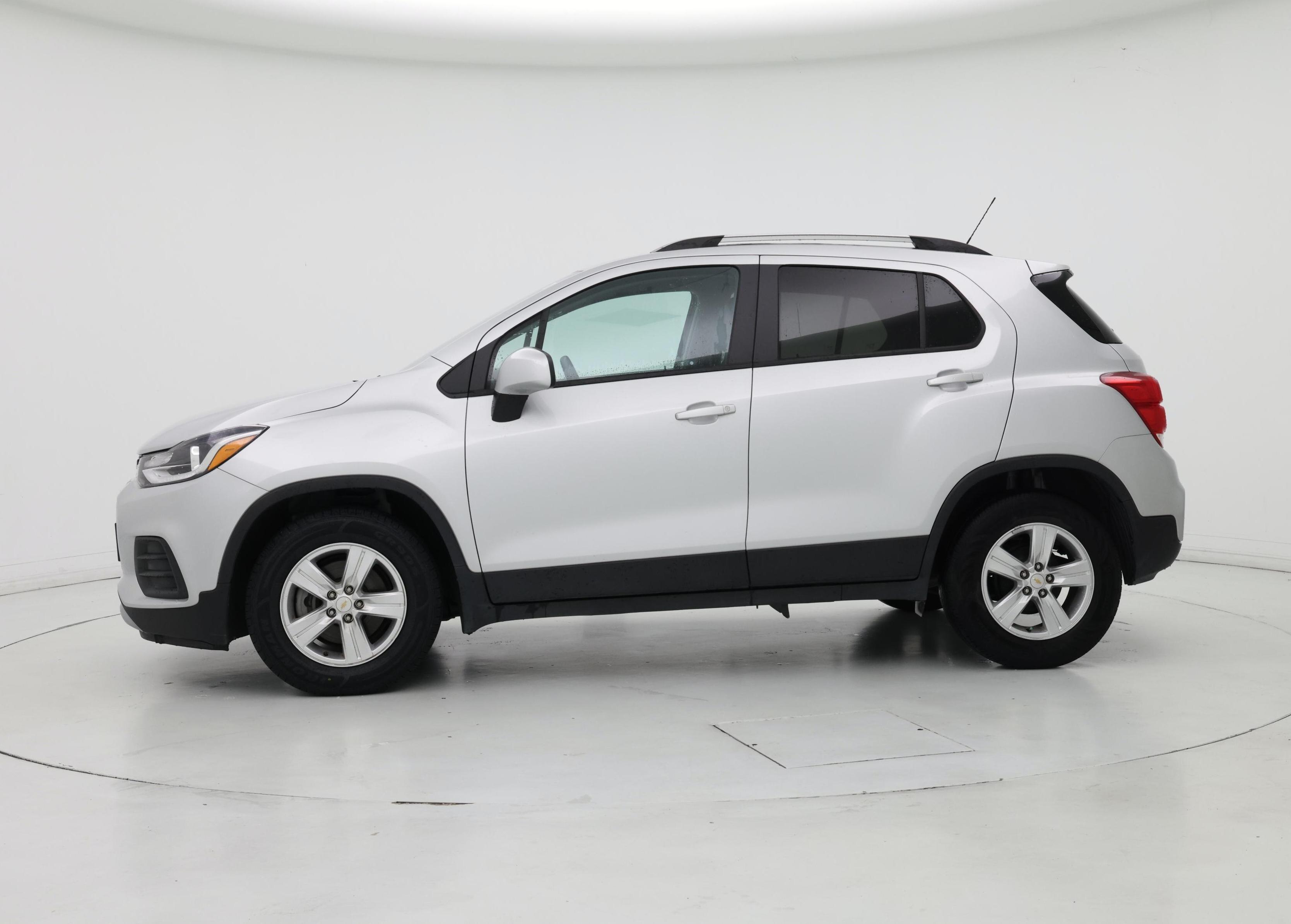 Thumbnail: 2021 Chevrolet Trax - 3