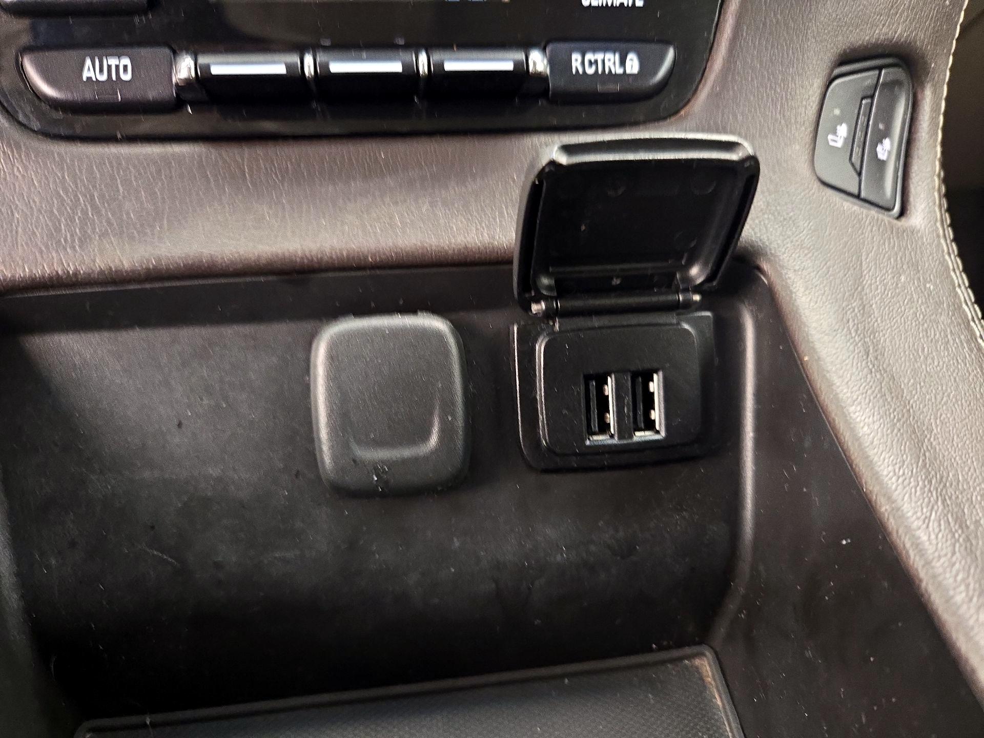 Thumbnail: 2015 Chevrolet Tahoe - 18