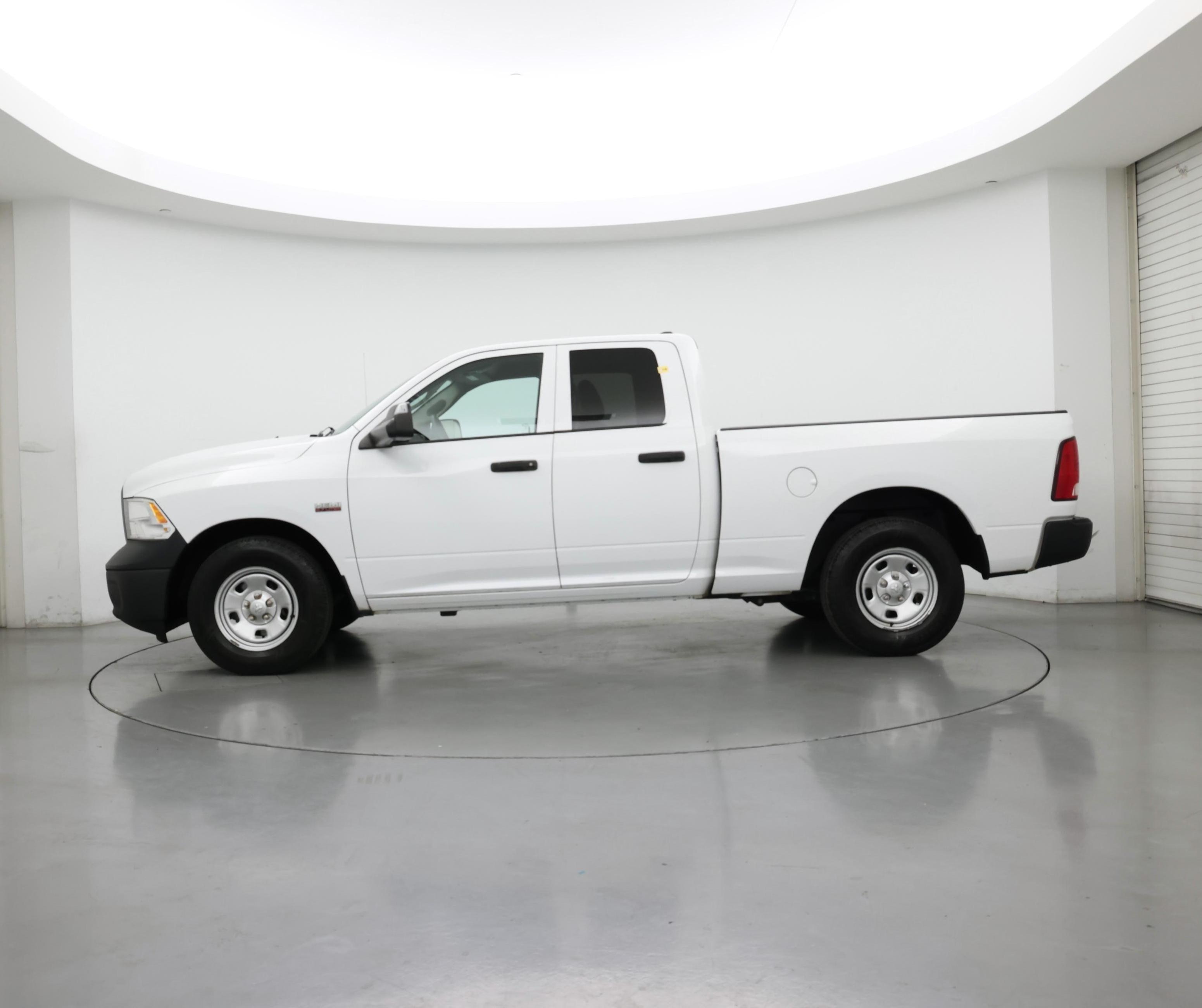 Thumbnail: 2021 RAM 1500 Classic - 3