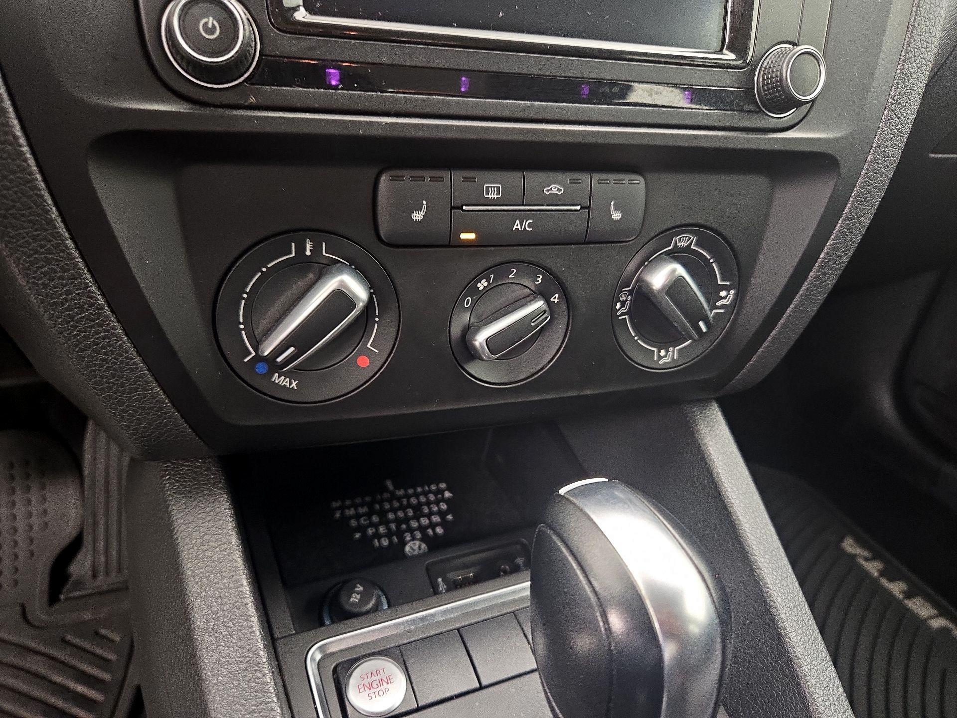 Thumbnail: 2016 Volkswagen Jetta - 16