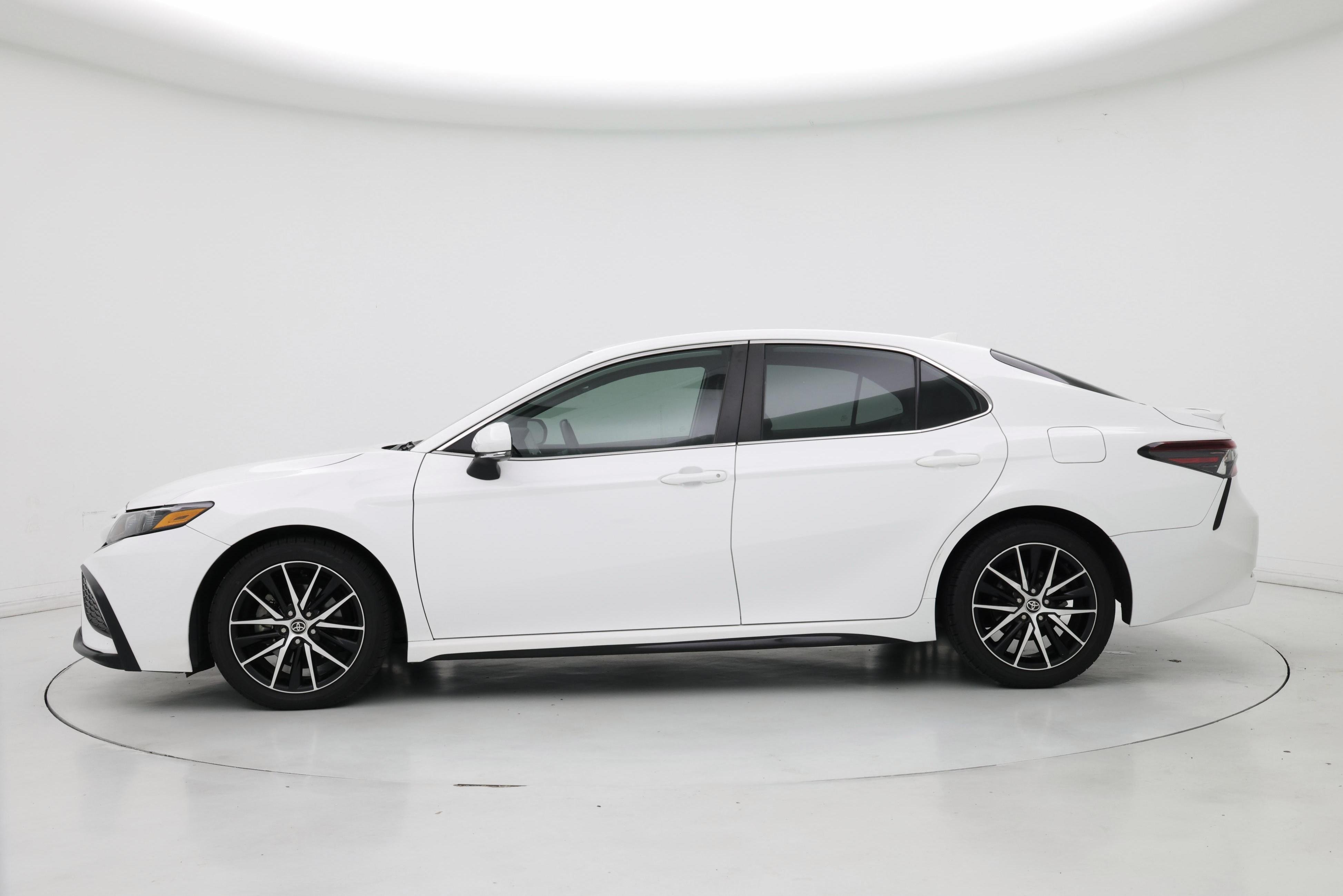 Thumbnail: 2022 Toyota Camry - 3