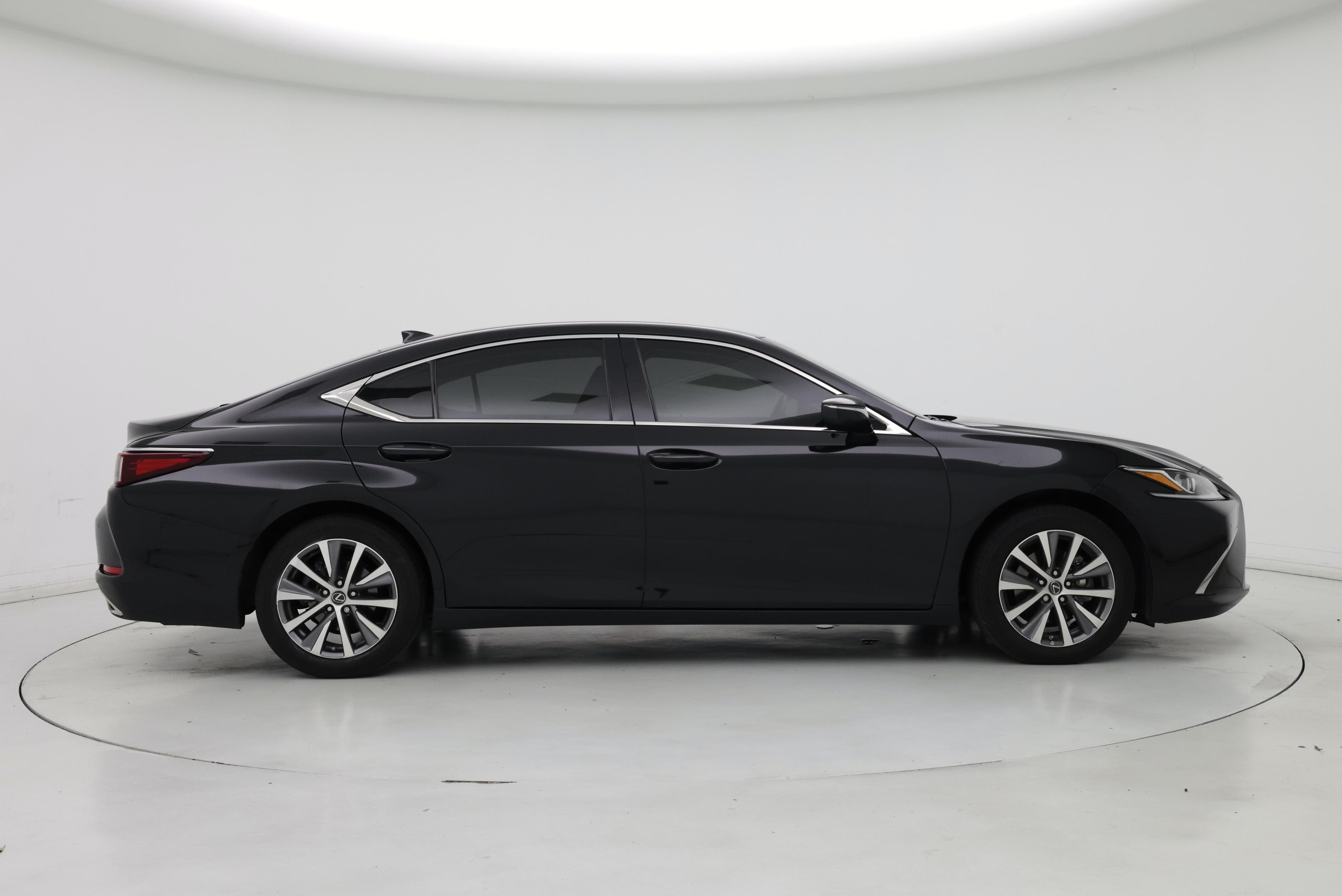 Thumbnail: 2020 Lexus ES - 7