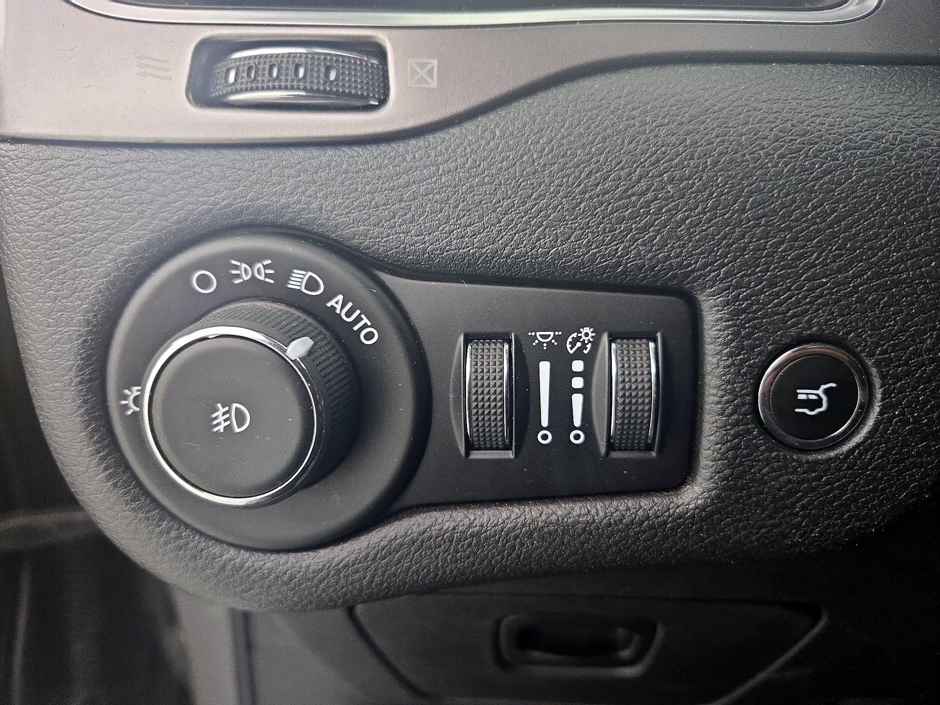 Thumbnail: 2019 Jeep Cherokee - 13