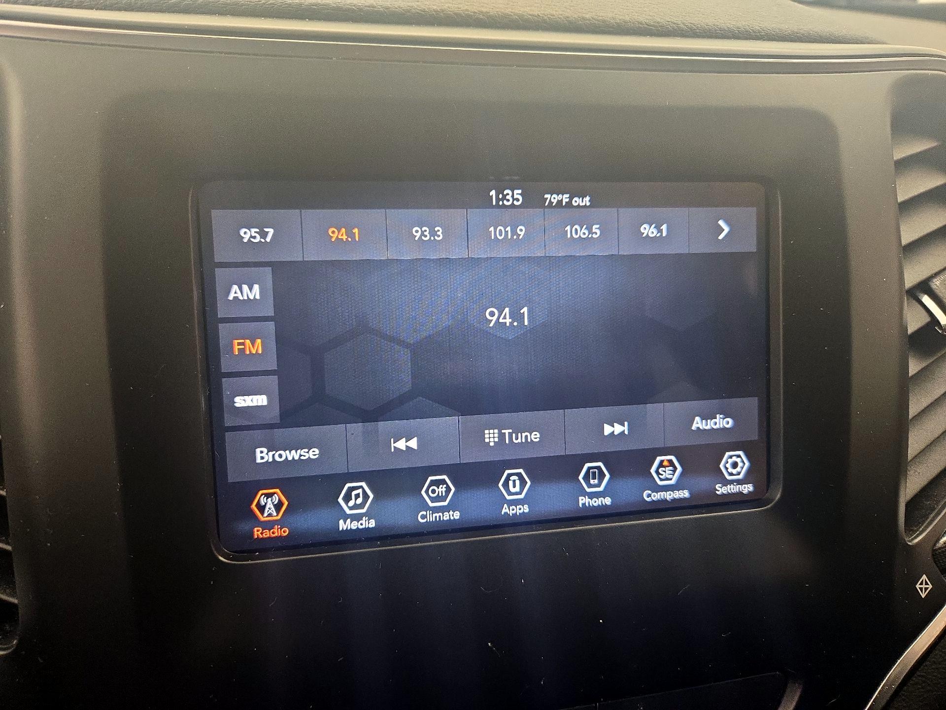 Thumbnail: 2019 Jeep Cherokee - 15