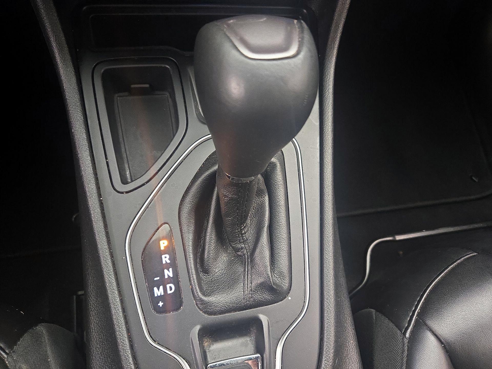 Thumbnail: 2019 Jeep Cherokee - 17