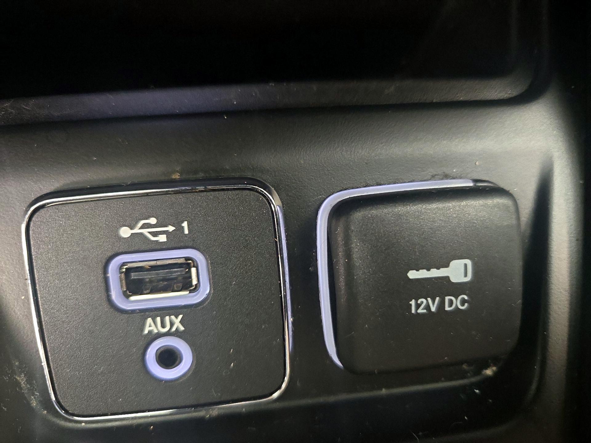 Thumbnail: 2019 Jeep Cherokee - 18