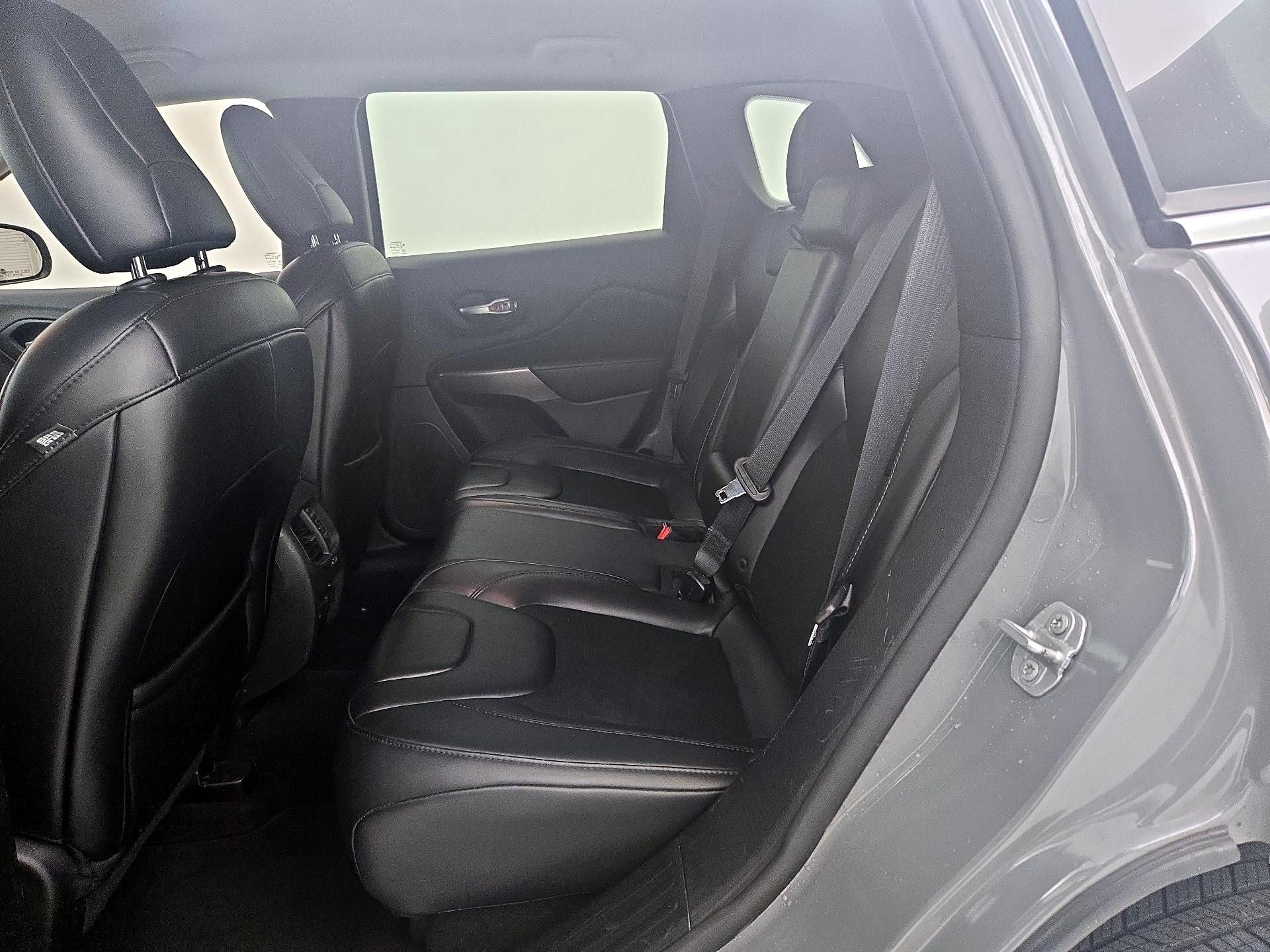 Thumbnail: 2019 Jeep Cherokee - 19