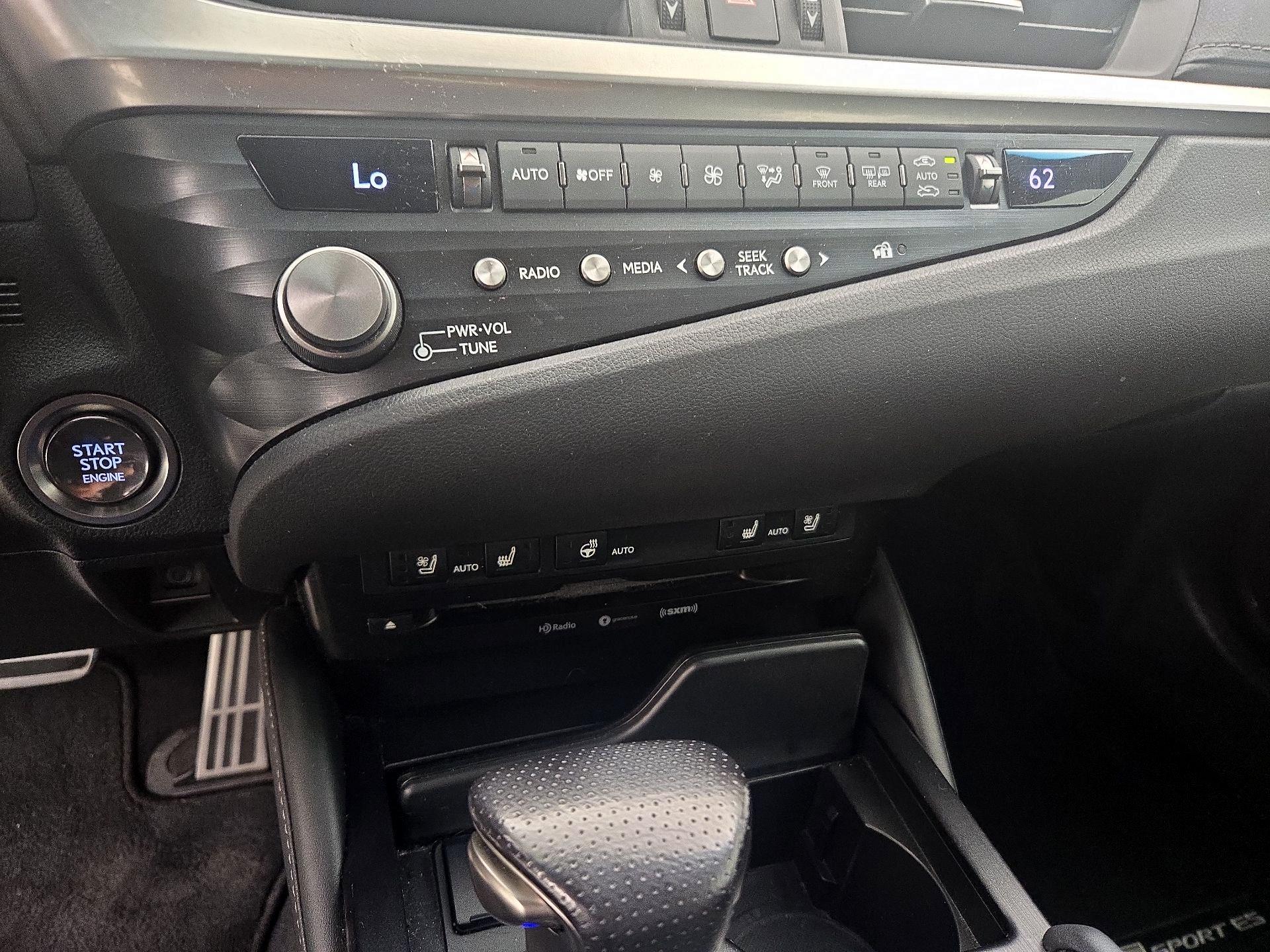 Thumbnail: 2021 Lexus ES - 16