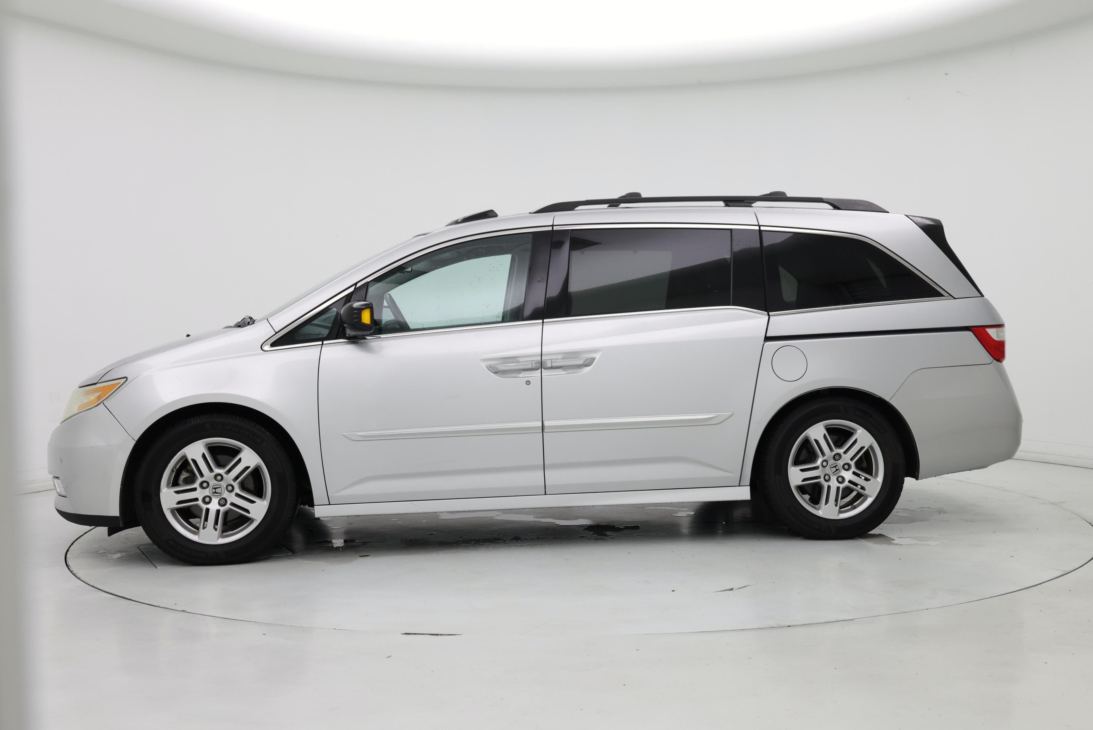 Thumbnail: 2013 Honda Odyssey - 3