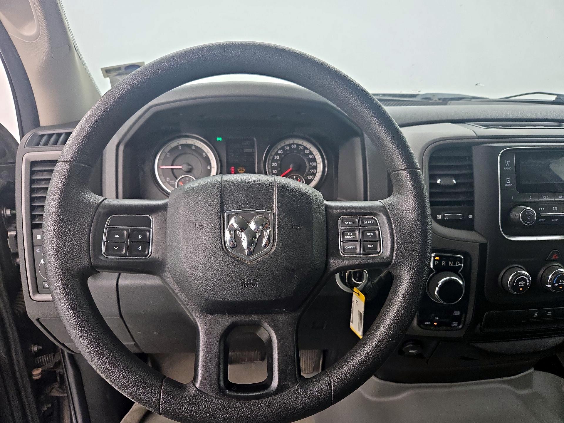 Thumbnail: 2019 RAM 1500 Classic - 10