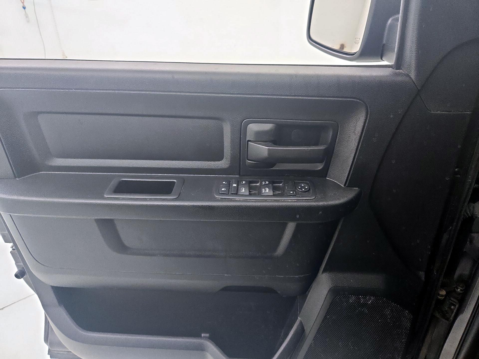 Thumbnail: 2019 RAM 1500 Classic - 12