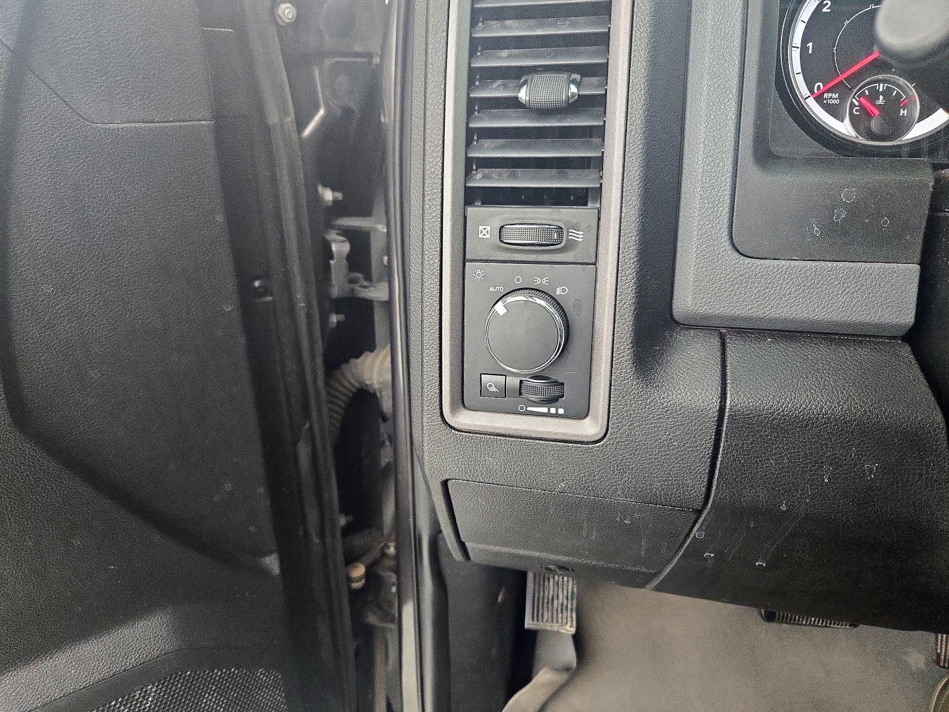 Thumbnail: 2019 RAM 1500 Classic - 13