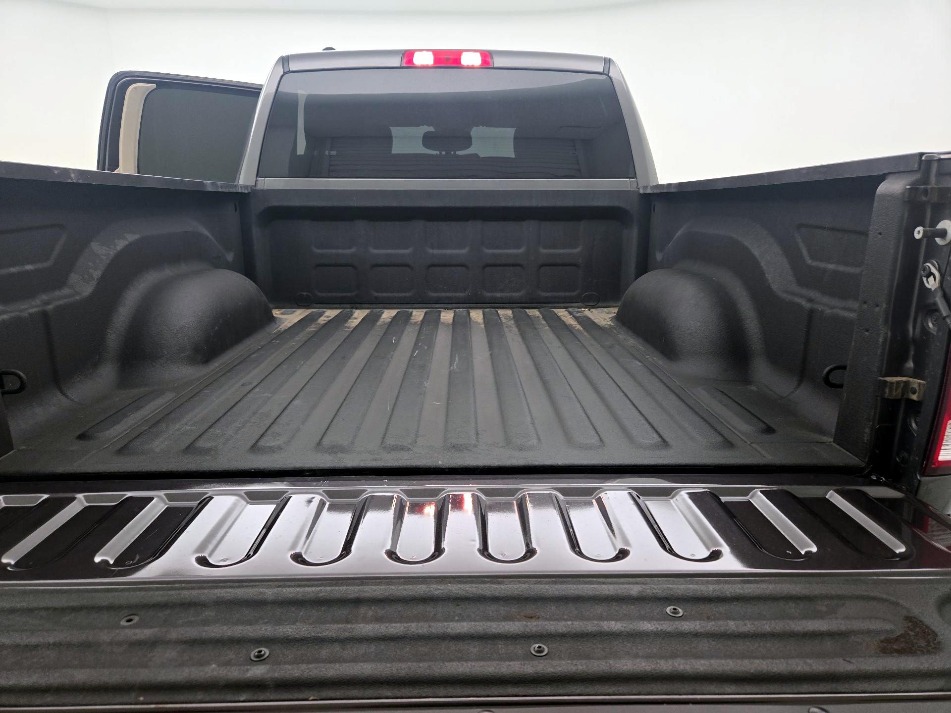 Thumbnail: 2019 RAM 1500 Classic - 20