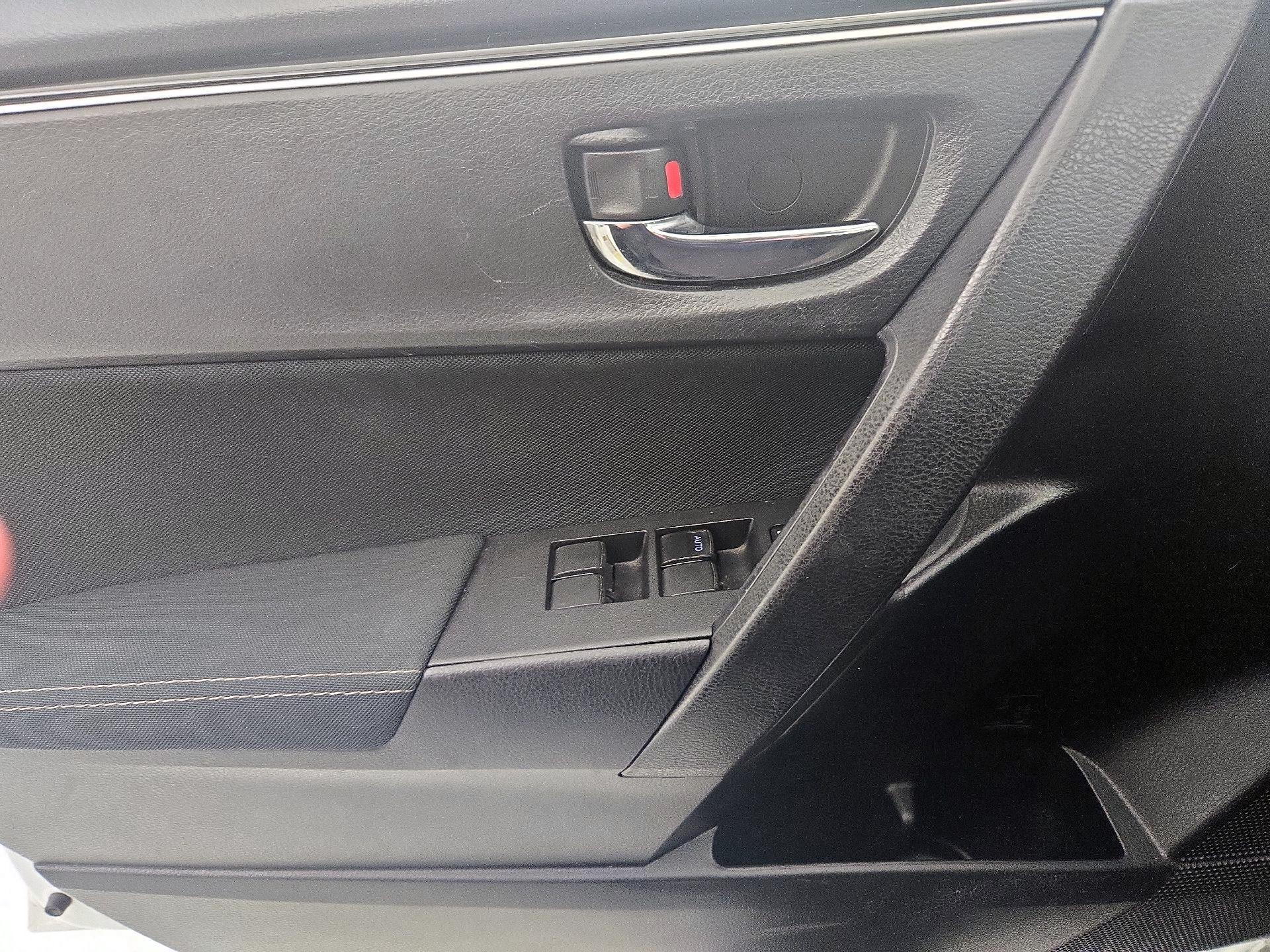 Thumbnail: 2018 Toyota Corolla - 12