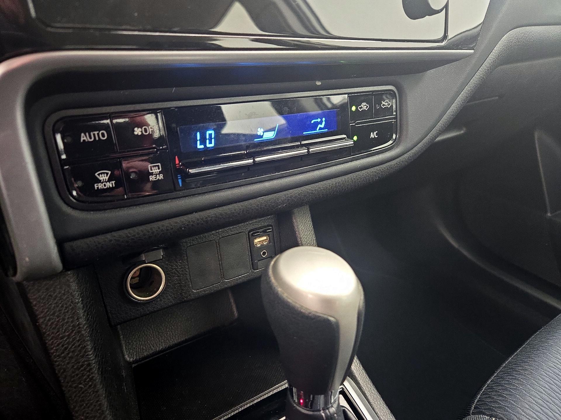 Thumbnail: 2018 Toyota Corolla - 16