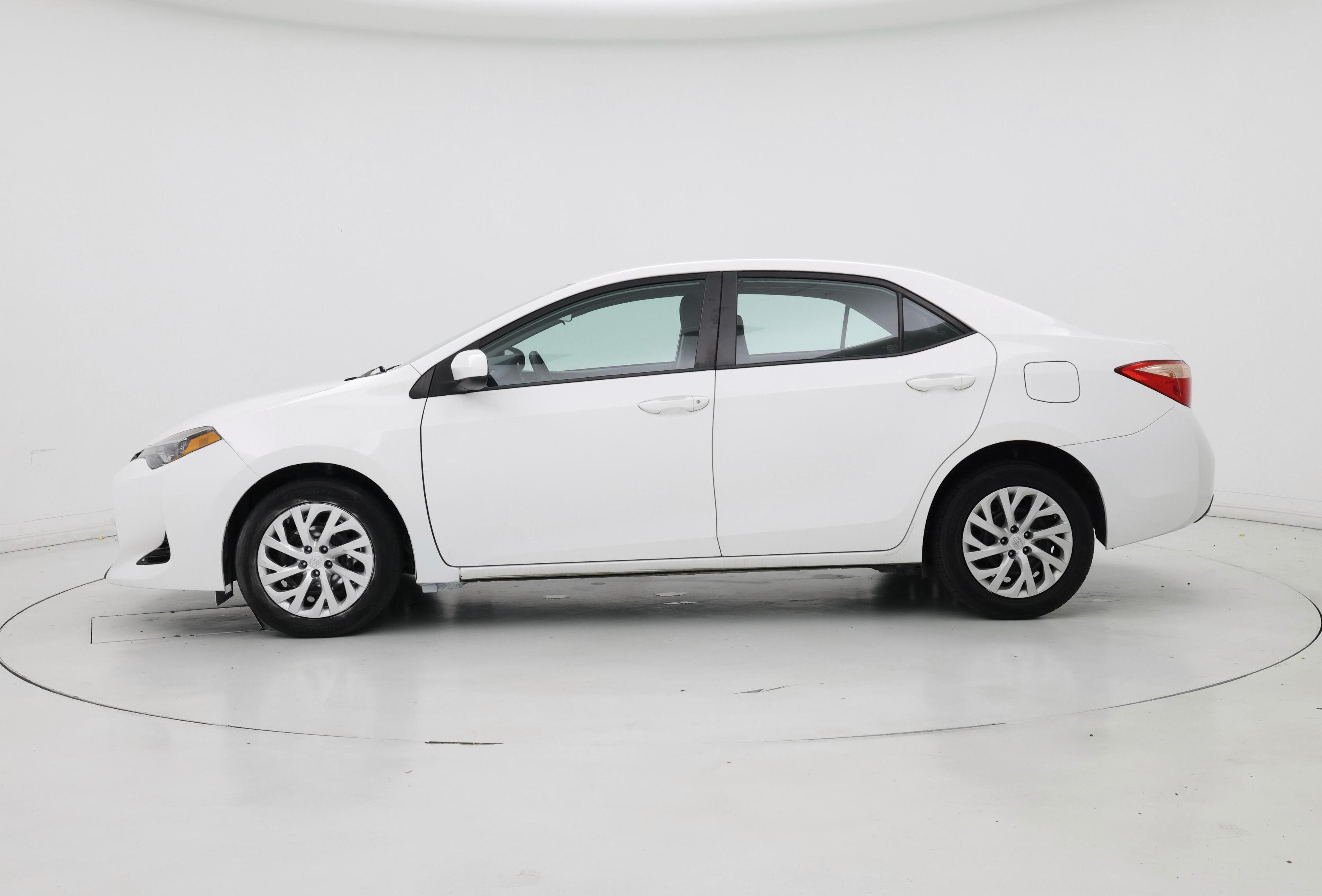 Thumbnail: 2018 Toyota Corolla - 3