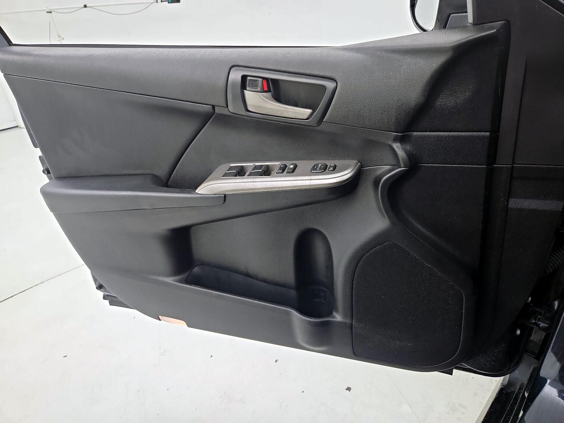 Thumbnail: 2014 Toyota Camry - 12