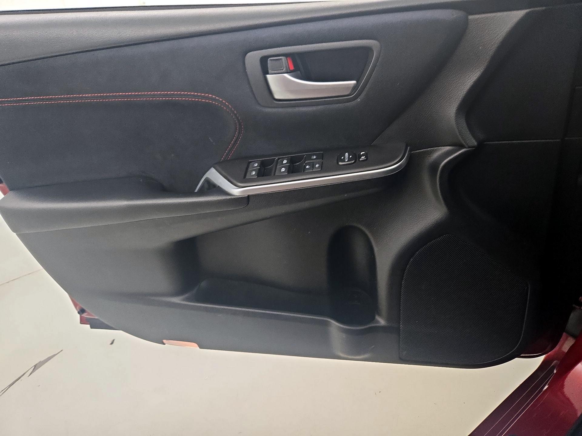 Thumbnail: 2017 Toyota Camry - 12