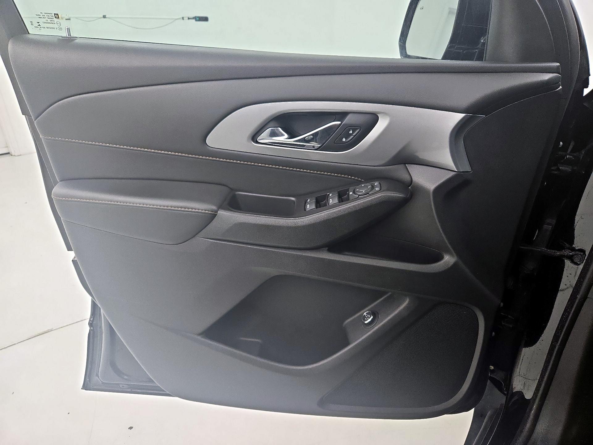 Thumbnail: 2020 Chevrolet Traverse - 12