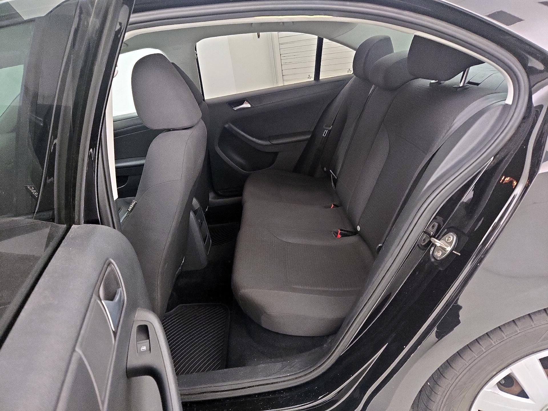 Thumbnail: 2016 Volkswagen Jetta - 19