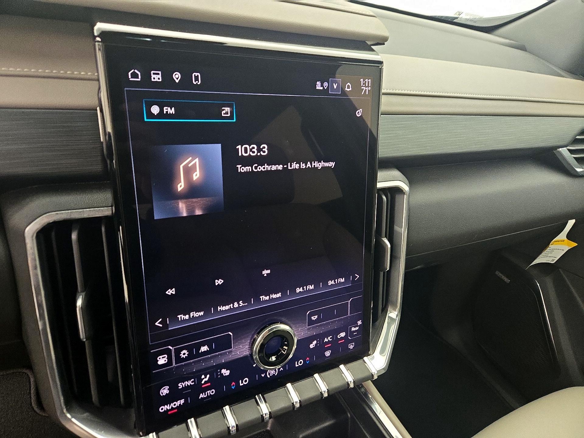 Thumbnail: 2024 GMC Acadia - 16