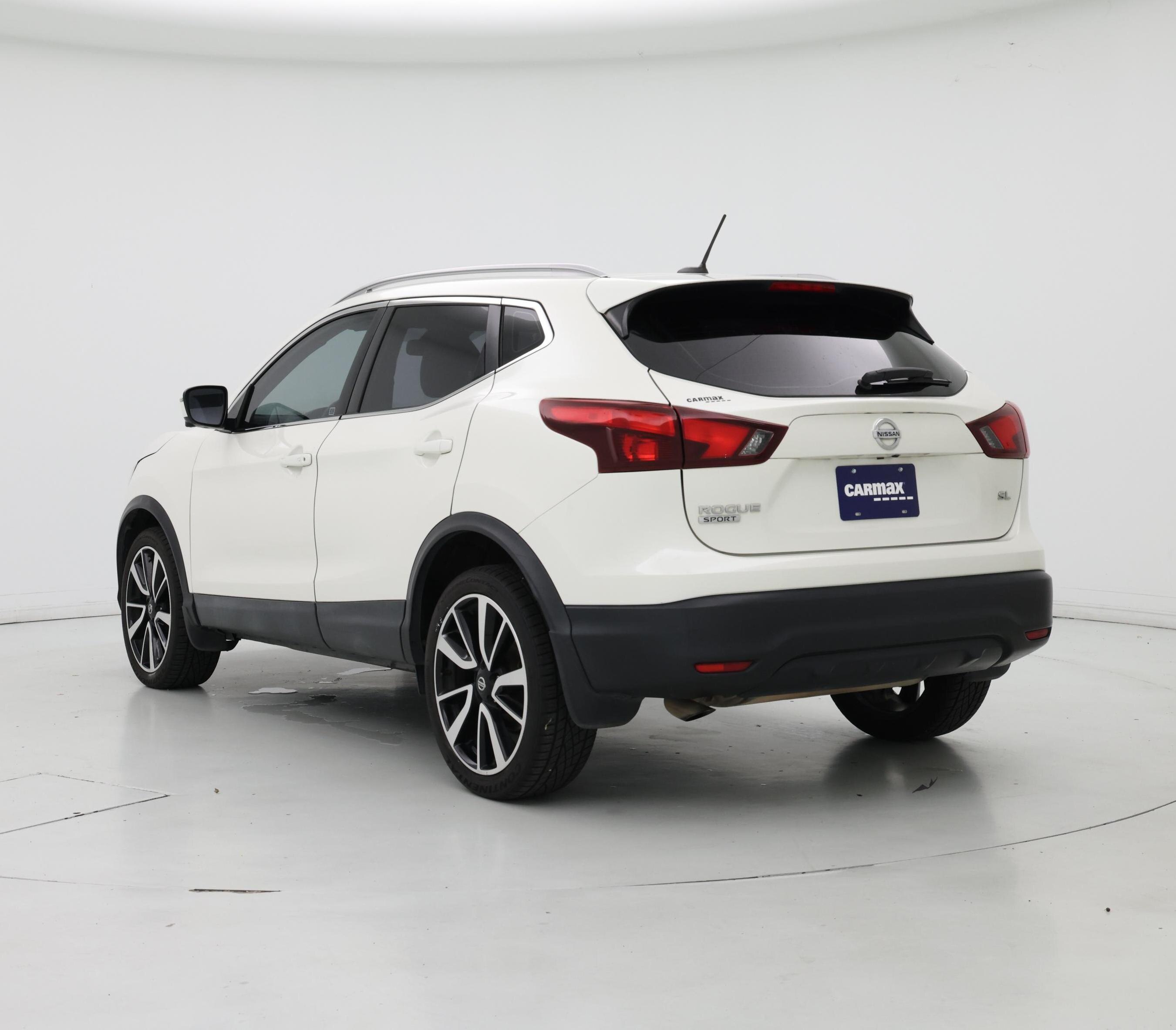 Thumbnail: 2017 Nissan Rogue Sport - 2