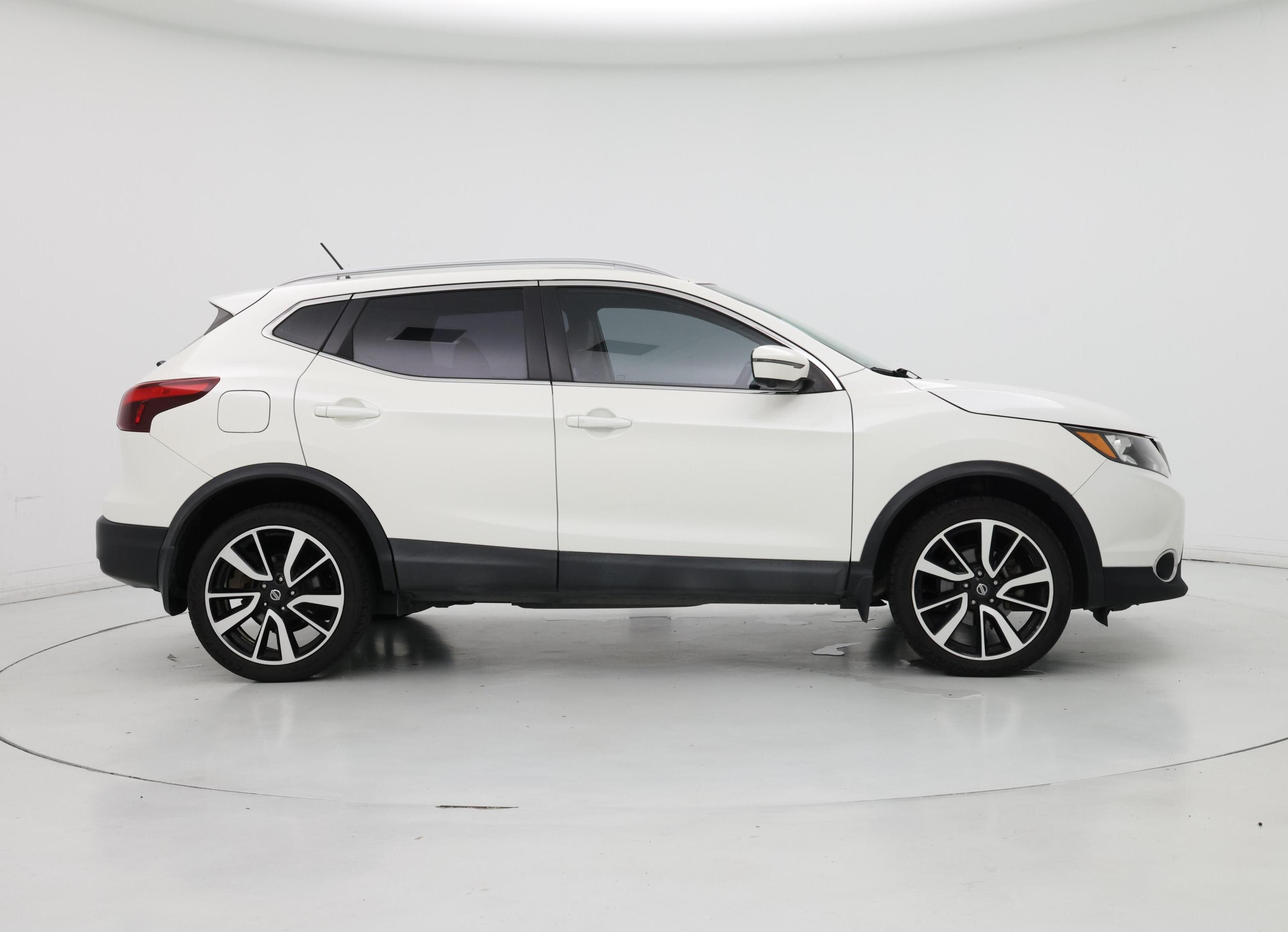 Thumbnail: 2017 Nissan Rogue Sport - 7