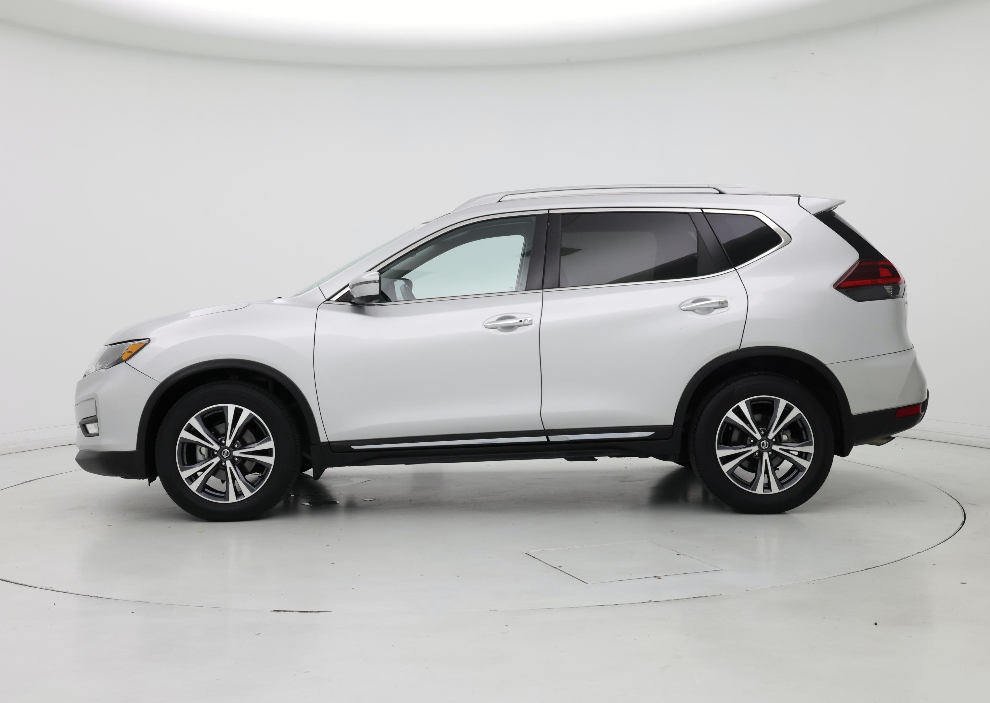 Thumbnail: 2018 Nissan Rogue - 3