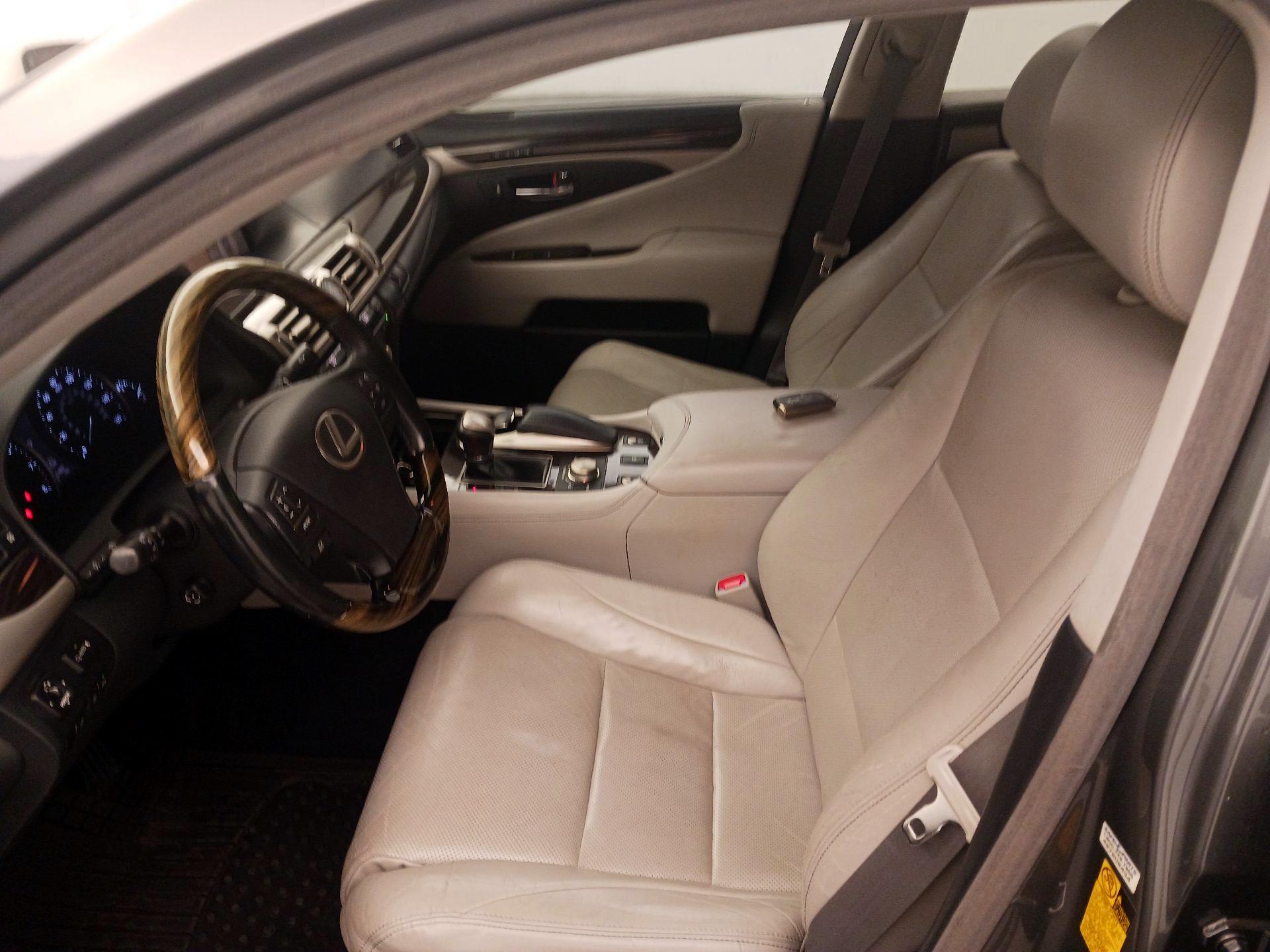 Thumbnail: 2013 Lexus LS - 11