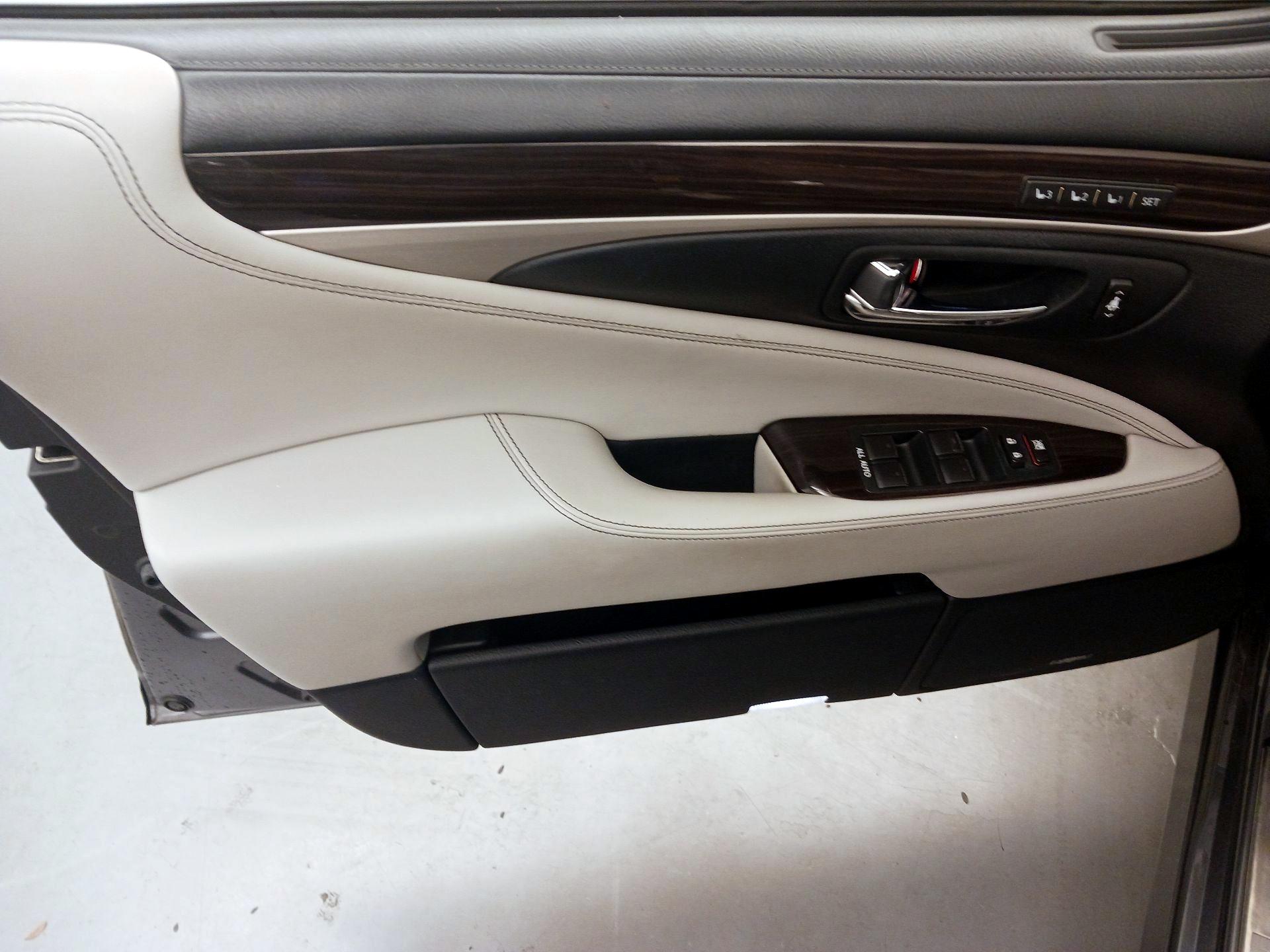 Thumbnail: 2013 Lexus LS - 12