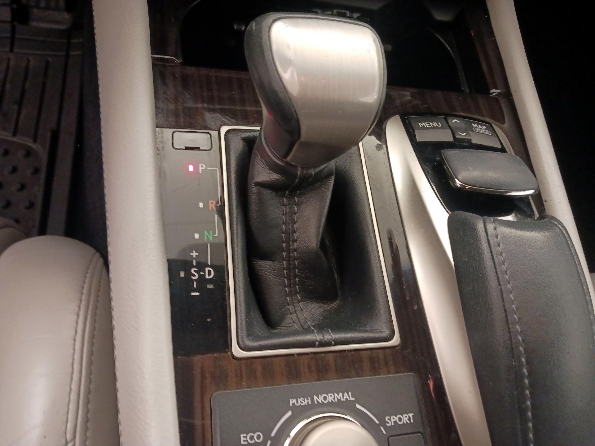 Thumbnail: 2013 Lexus LS - 16