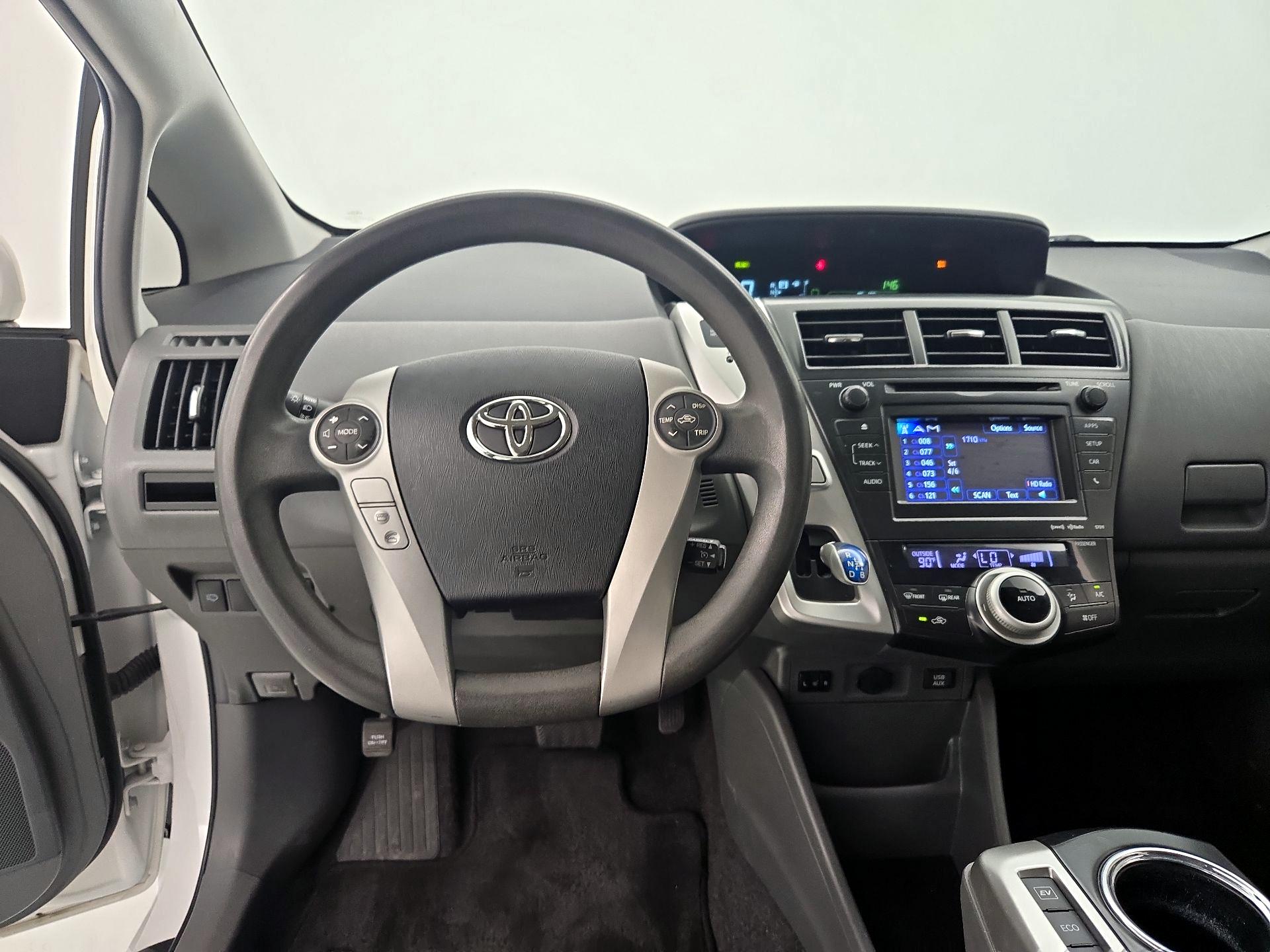 Thumbnail: 2013 Toyota Prius v - 10