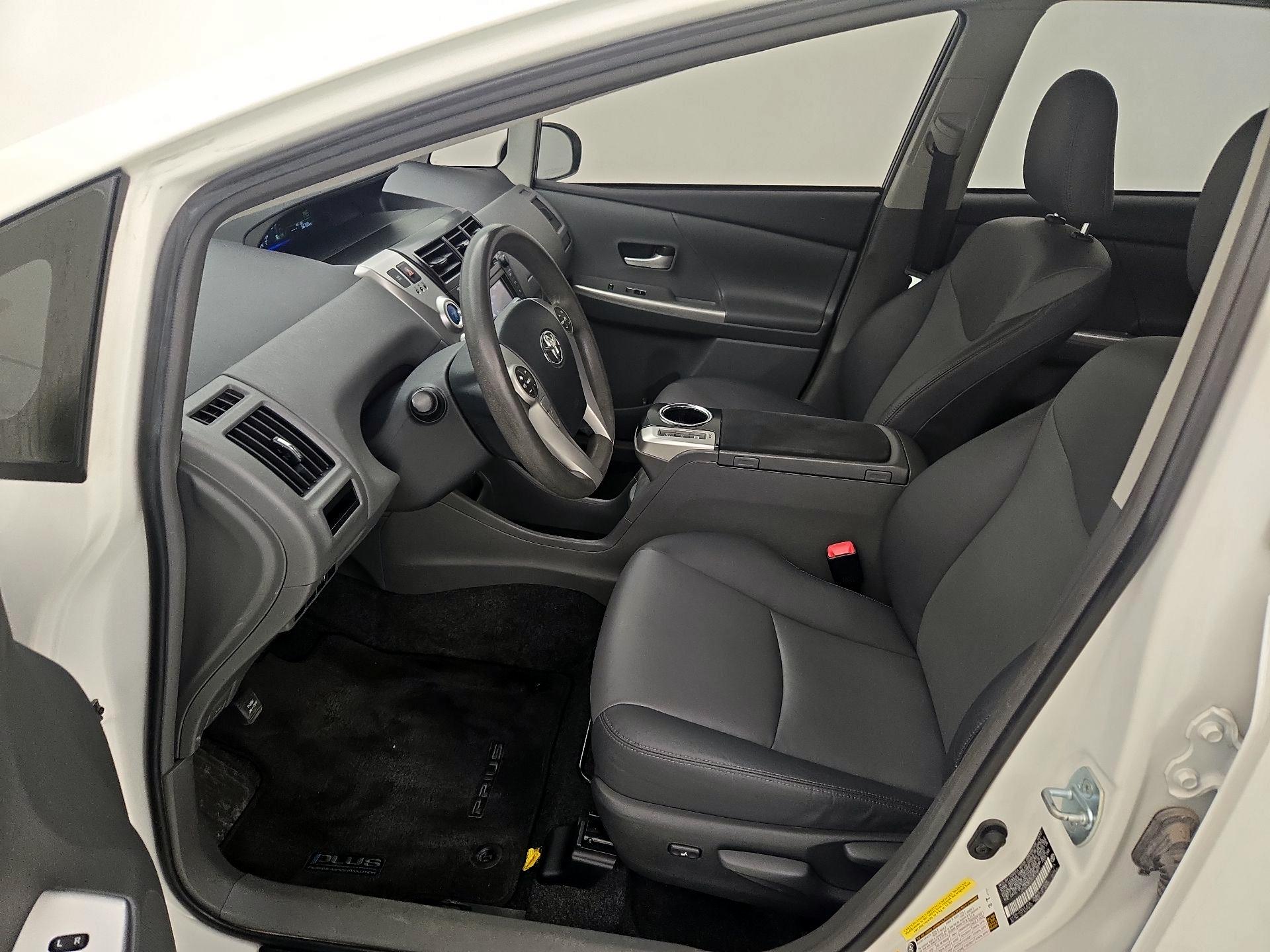 Thumbnail: 2013 Toyota Prius v - 11