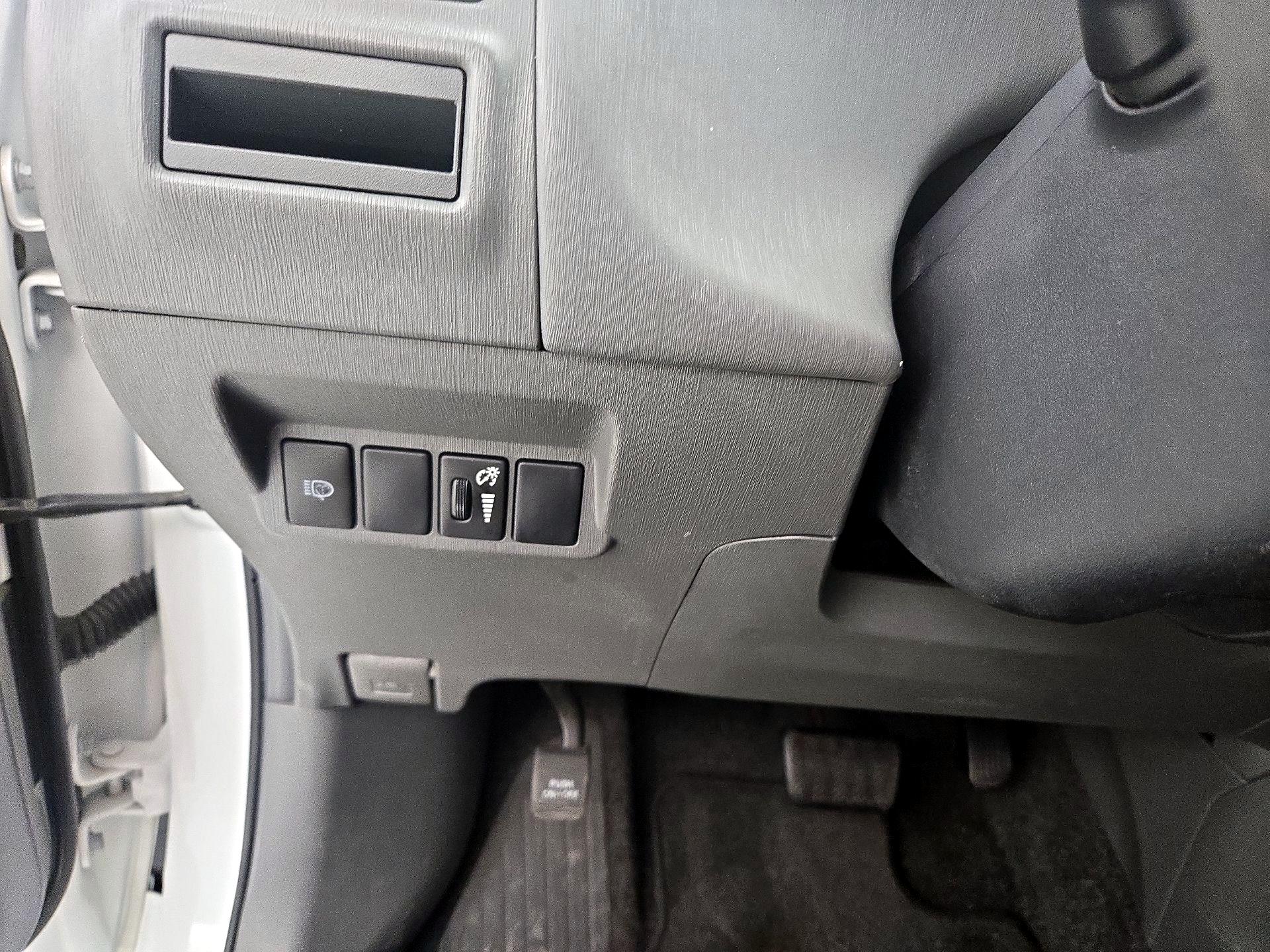Thumbnail: 2013 Toyota Prius v - 13