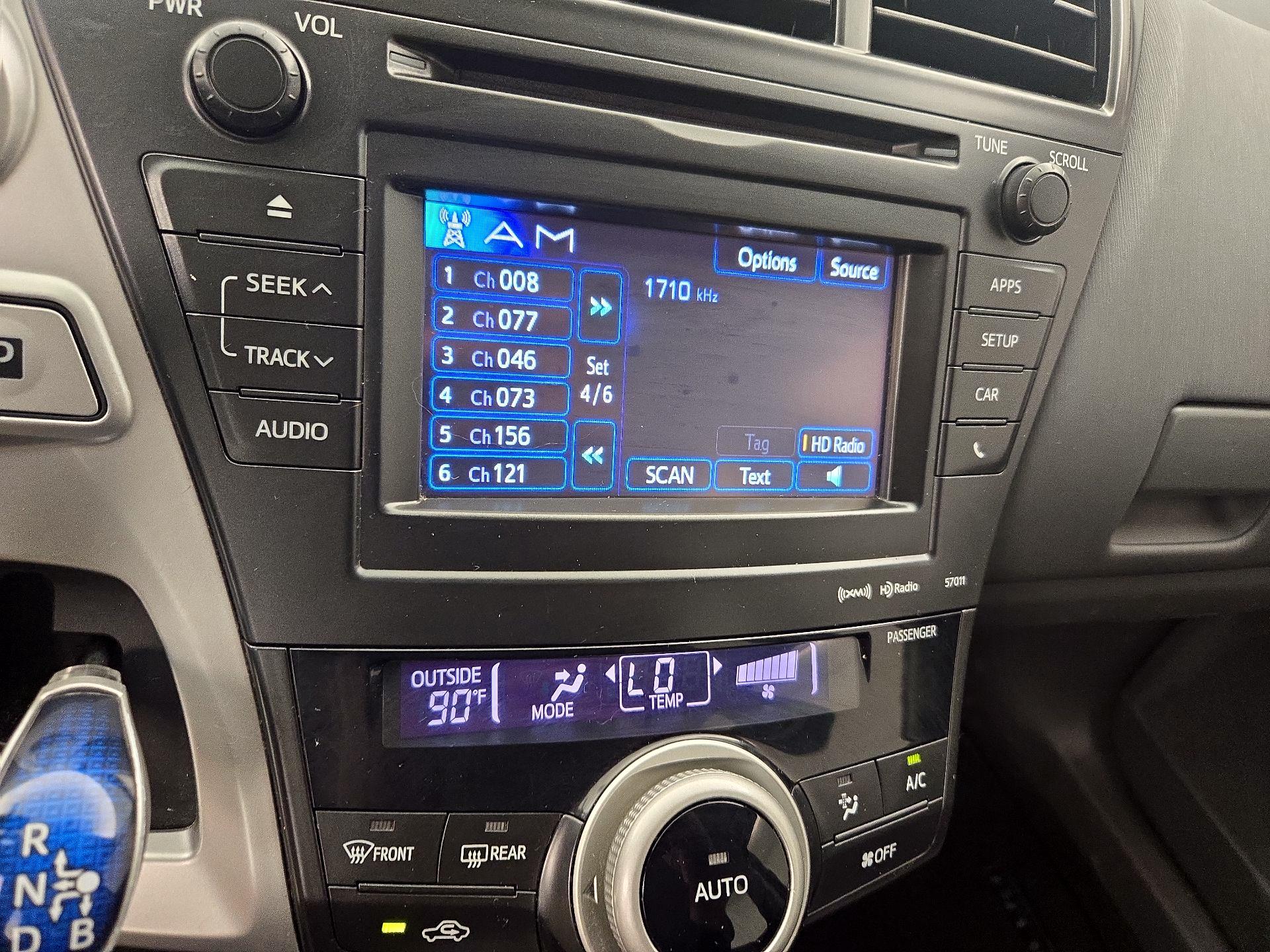 Thumbnail: 2013 Toyota Prius v - 15