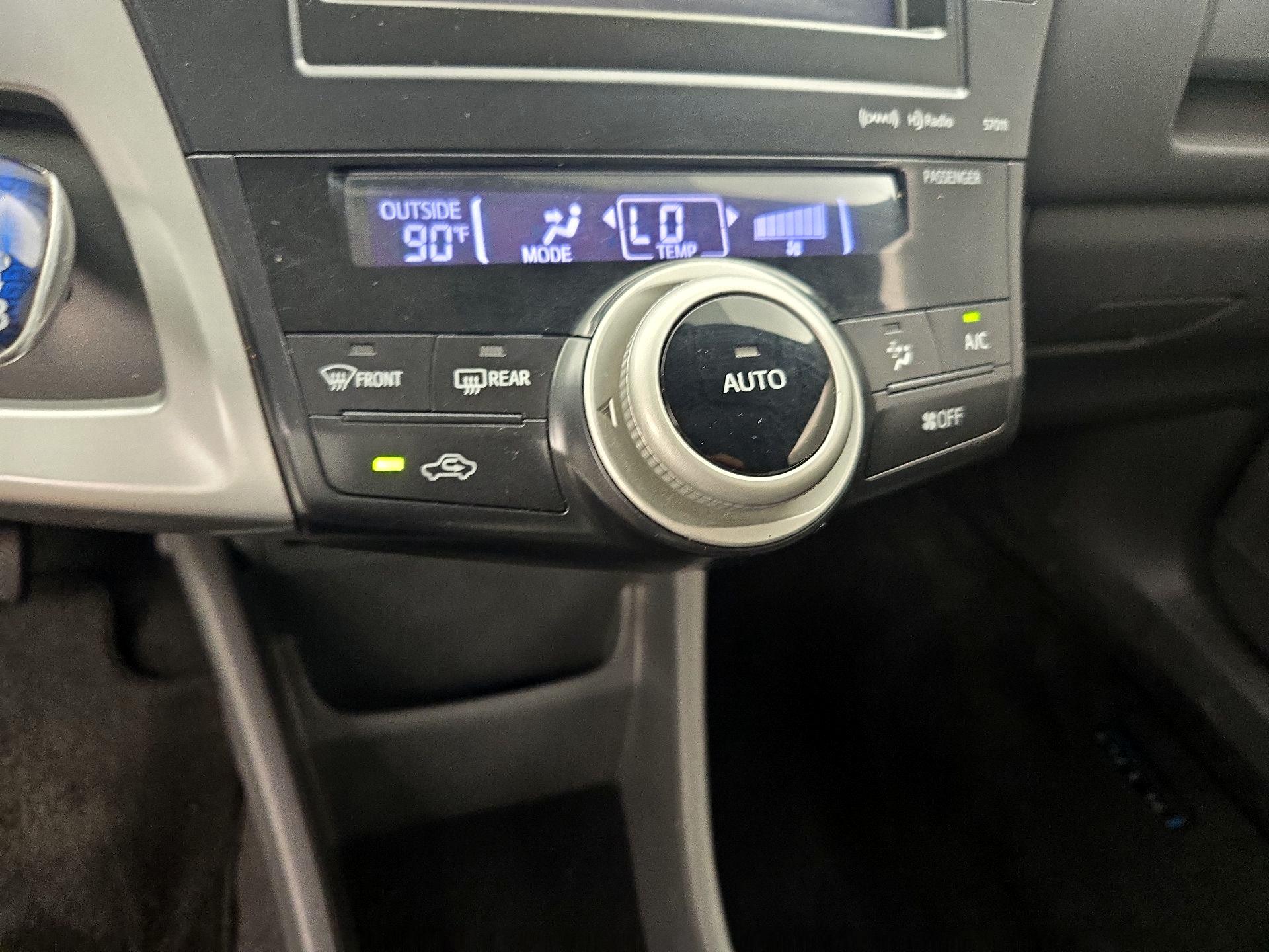 Thumbnail: 2013 Toyota Prius v - 16