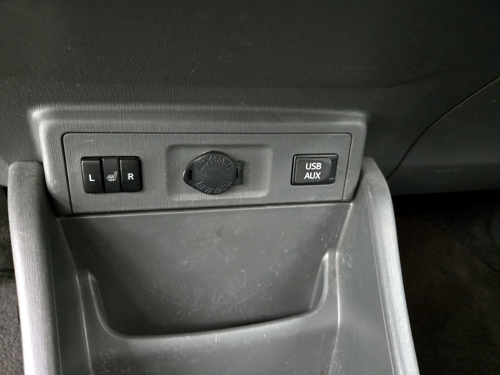 Thumbnail: 2013 Toyota Prius v - 18