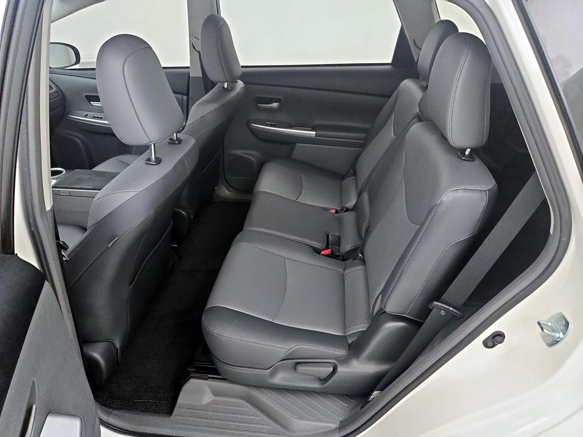 Thumbnail: 2013 Toyota Prius v - 19