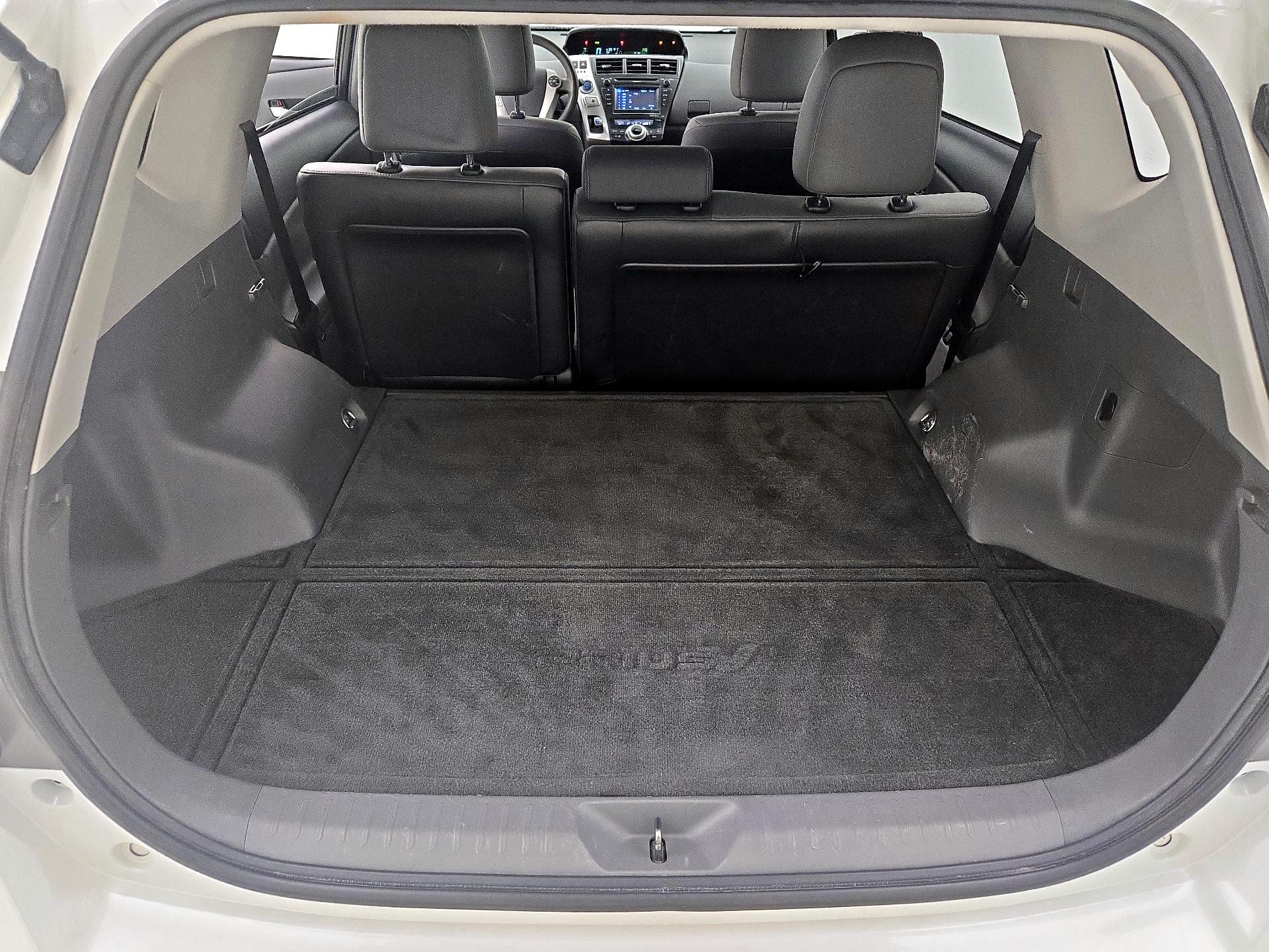 Thumbnail: 2013 Toyota Prius v - 20