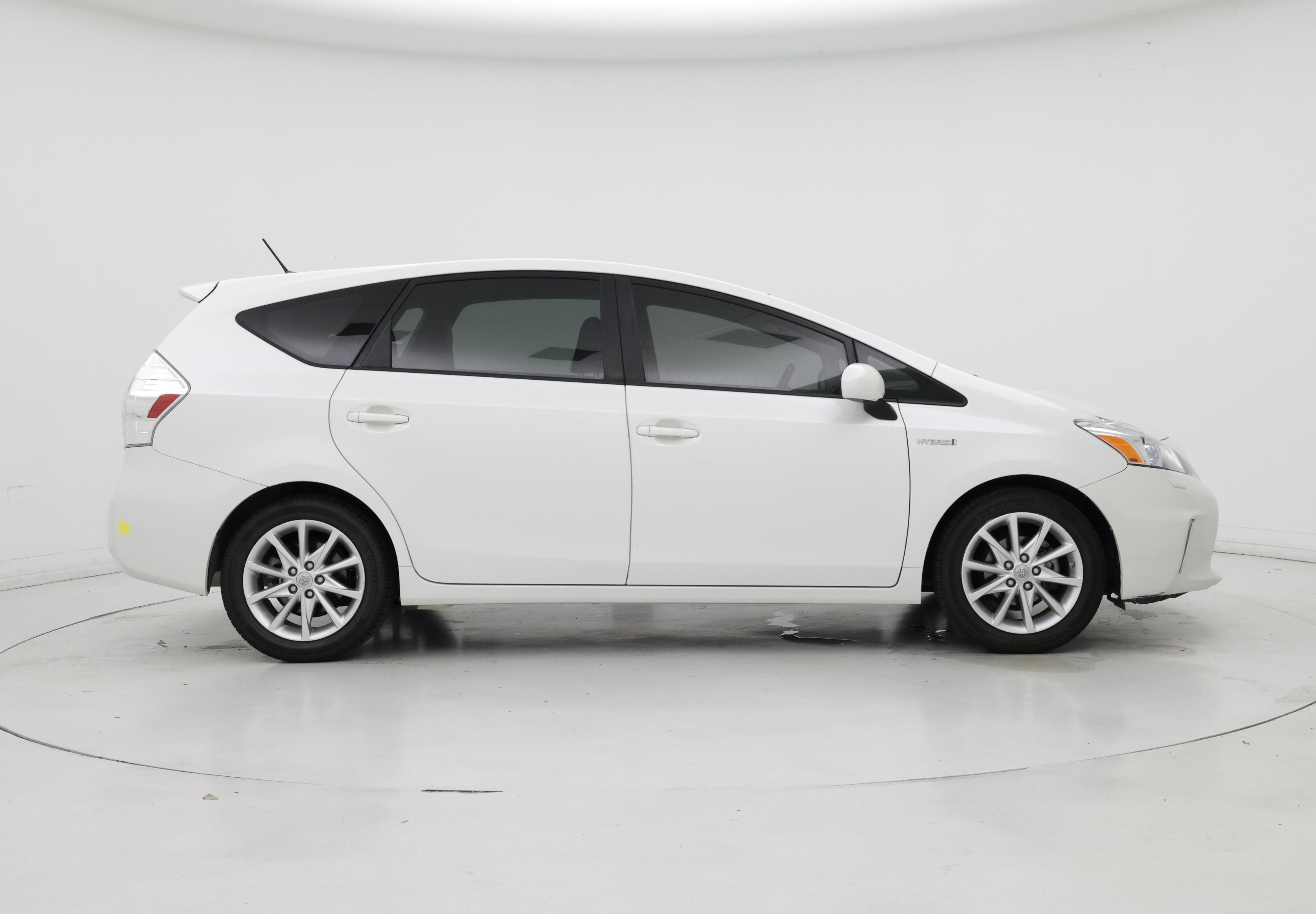 Thumbnail: 2013 Toyota Prius v - 7
